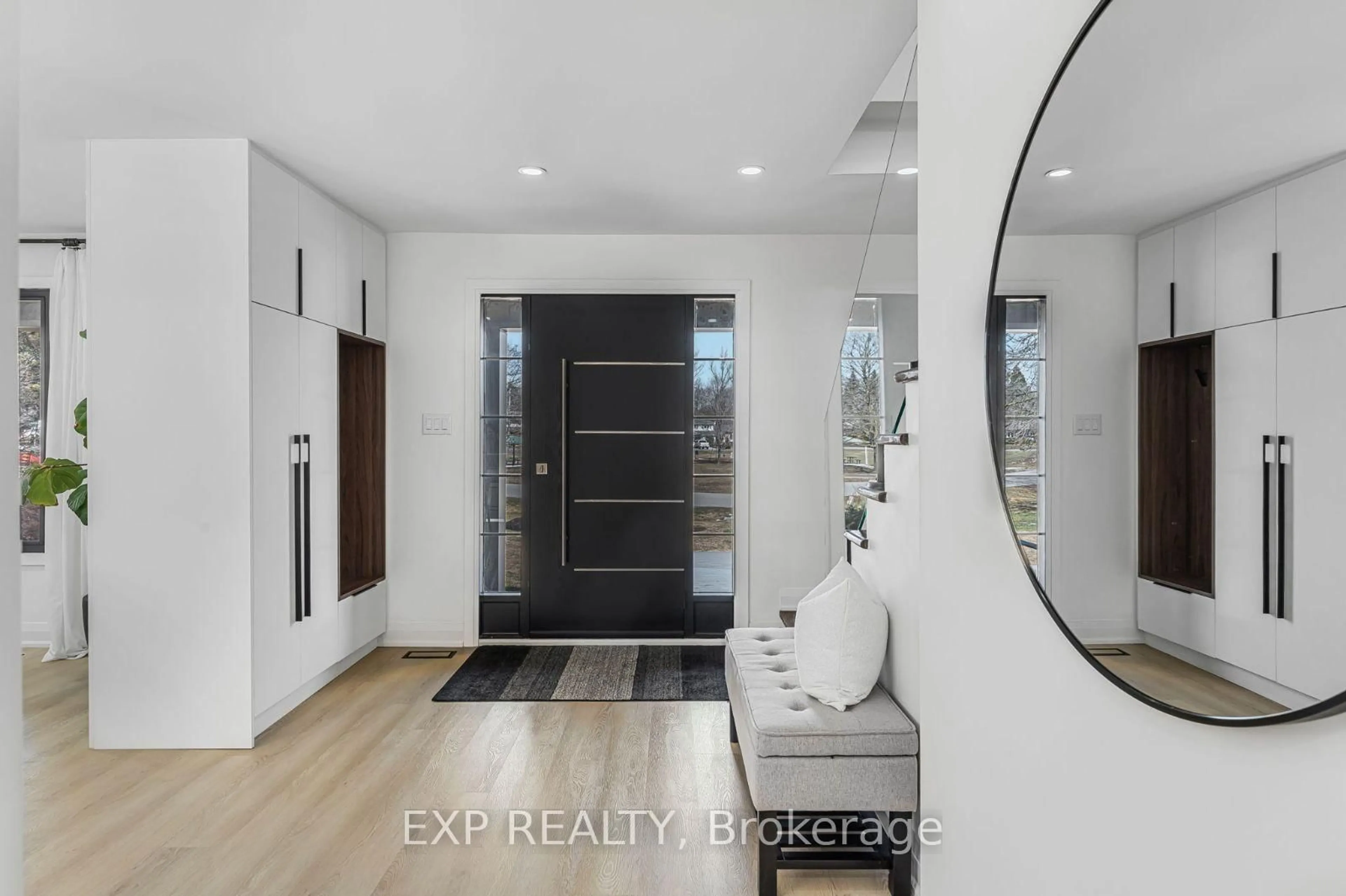 Indoor entryway for 19 Maple Grove Rd, Caledon Ontario L7K 0Z2