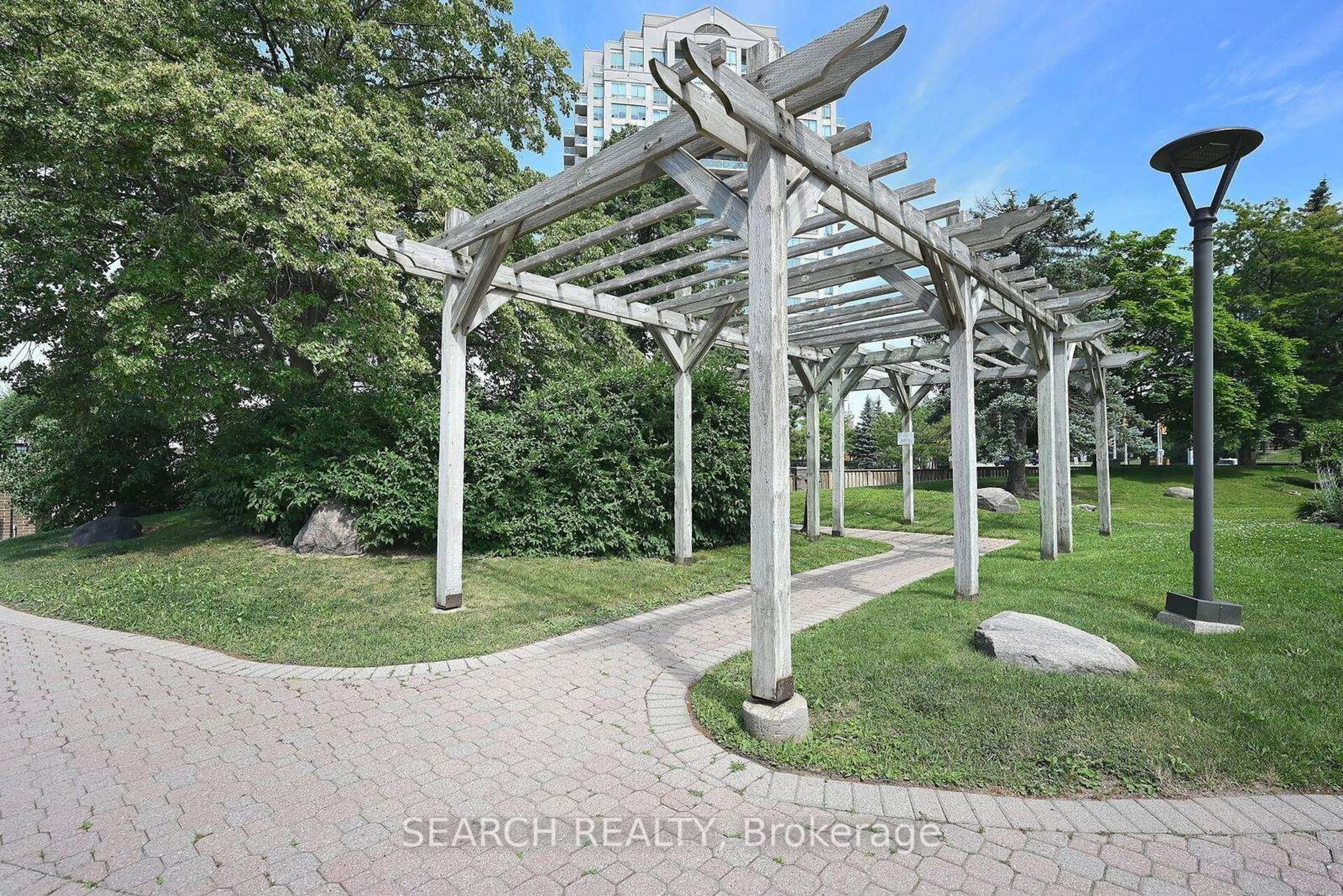 Patio, street for 1360 Rathburn Rd #906, Mississauga Ontario L4W 4H4