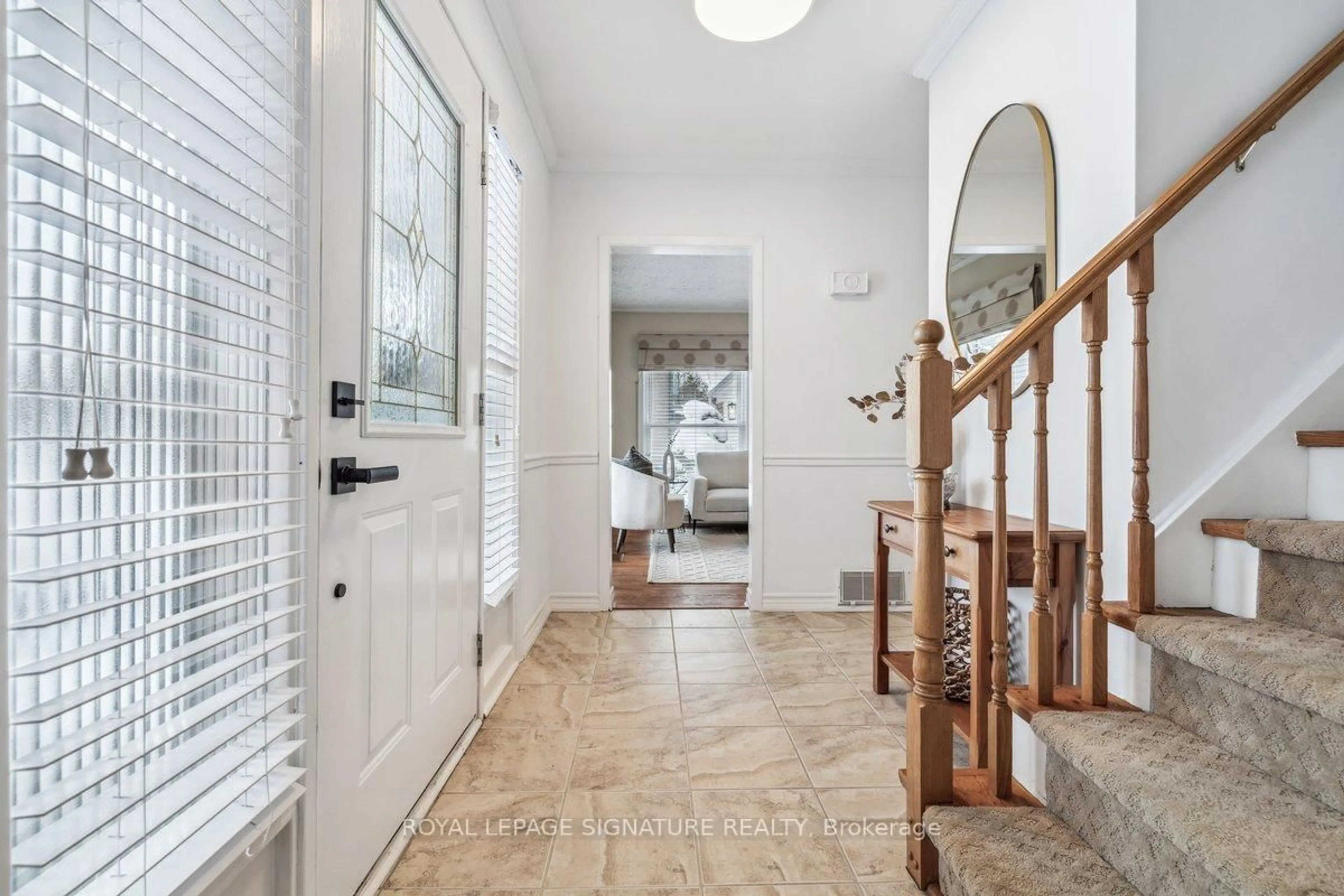 Indoor entryway for 1662 Bramsey Dr, Mississauga Ontario L5J 2H6