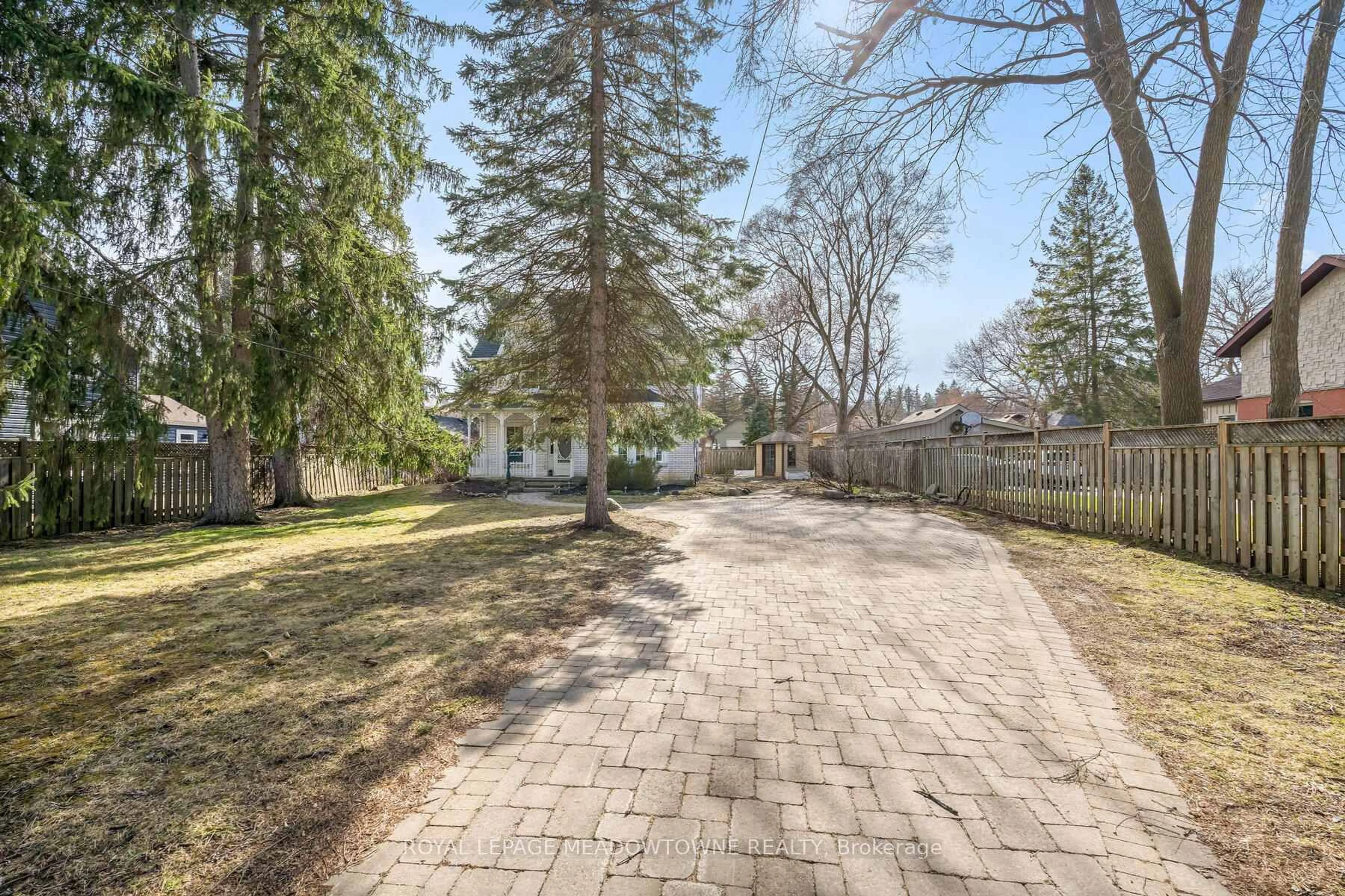 Patio, street for 26 Confederation St, Halton Hills Ontario L7G 3R6