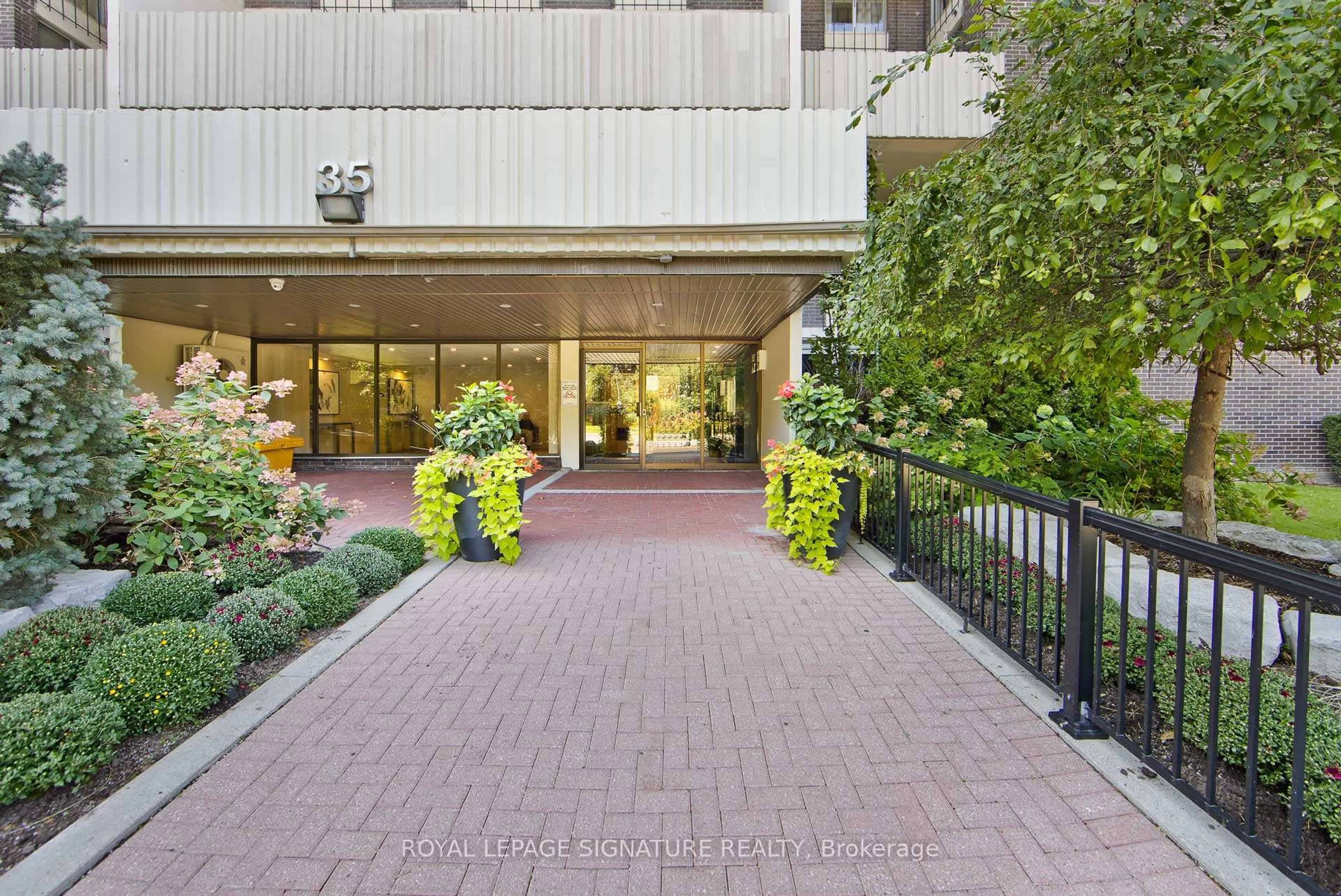 Unknown for 35 Ormskirk Ave #908, Toronto Ontario M6S 1A8