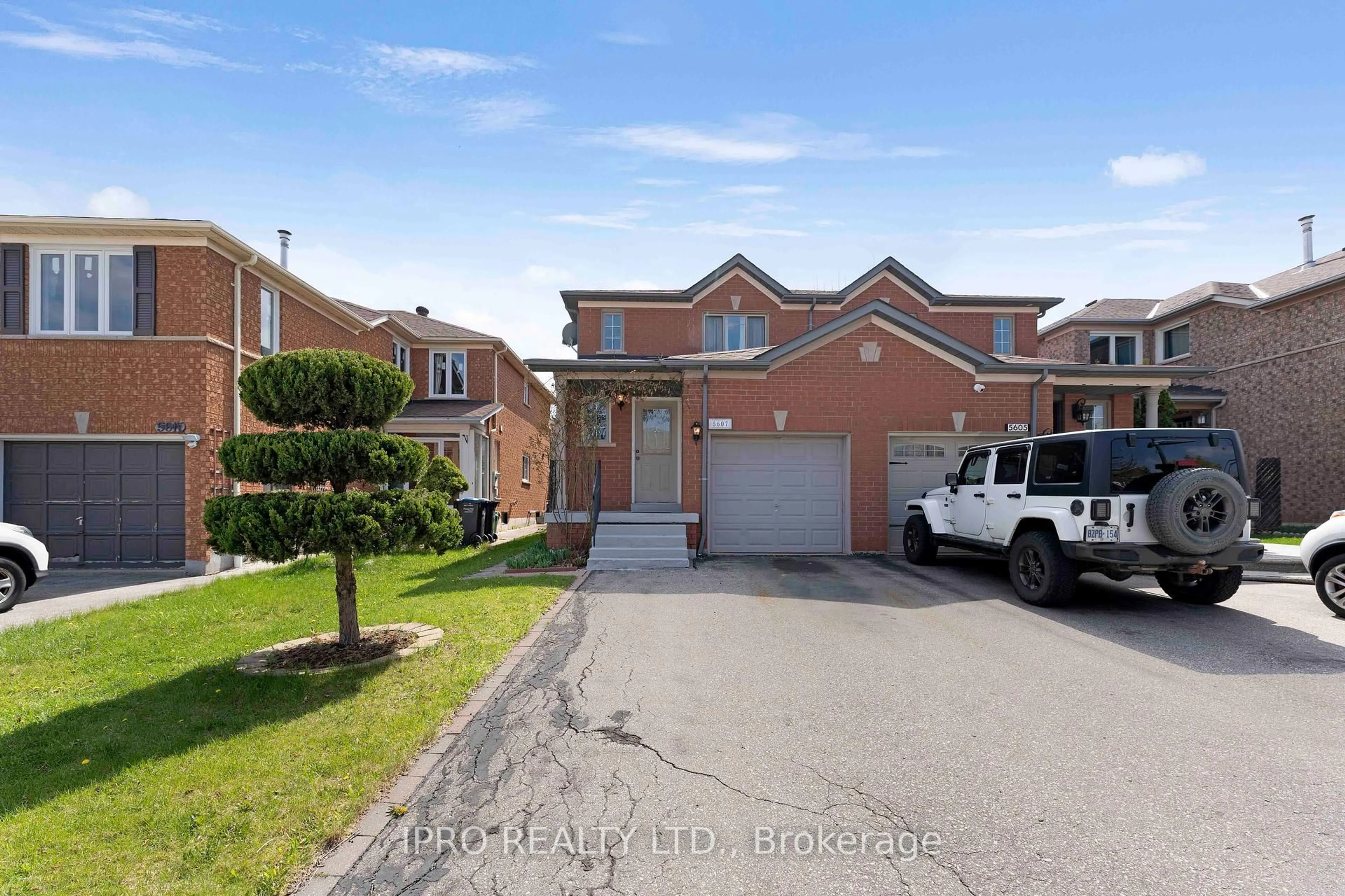 Home with brick exterior material, street for 5607 Palmerston Cres, Mississauga Ontario L5M 5Y6