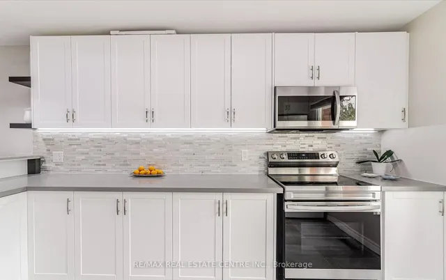 Additional property image - 2046 Glenada Cres