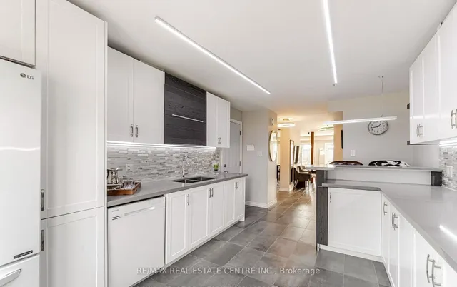 Additional property image - 2046 Glenada Cres