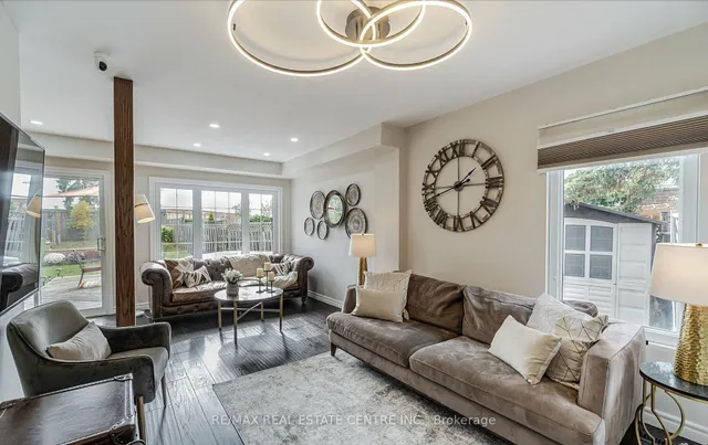 Additional property image - 2046 Glenada Cres