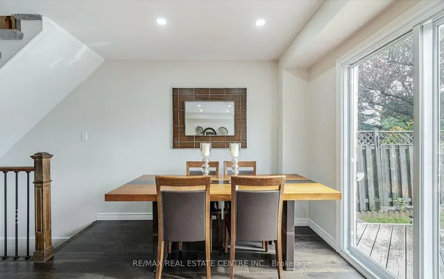 Additional property image - 2046 Glenada Cres
