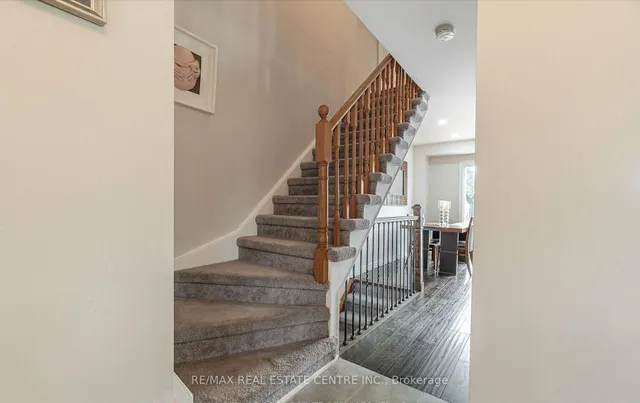 Additional property image - 2046 Glenada Cres