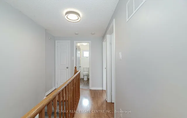 Additional property image - 2046 Glenada Cres