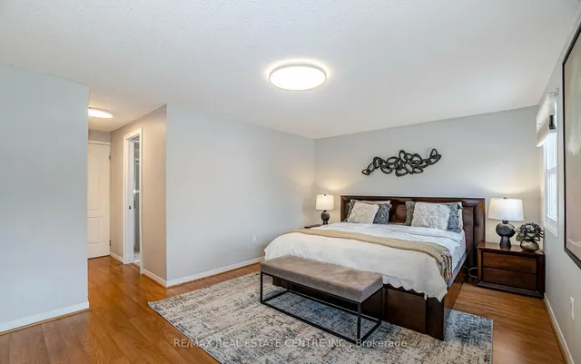 Additional property image - 2046 Glenada Cres