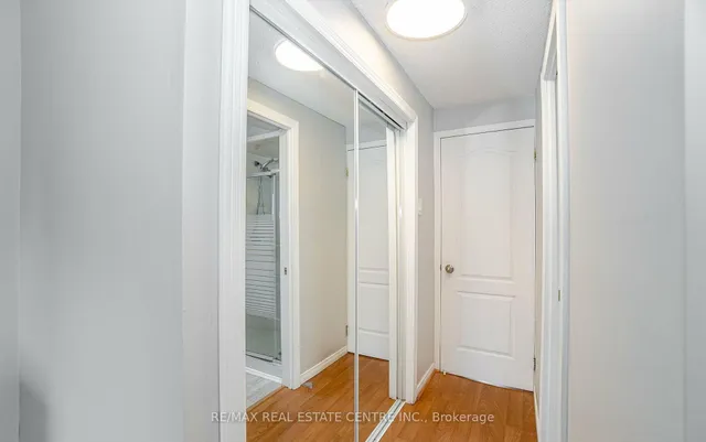 Additional property image - 2046 Glenada Cres