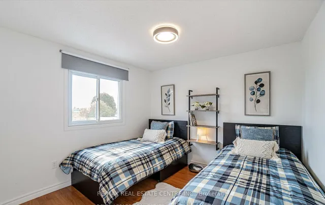 Additional property image - 2046 Glenada Cres