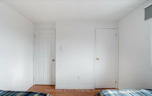 Additional property image - 2046 Glenada Cres