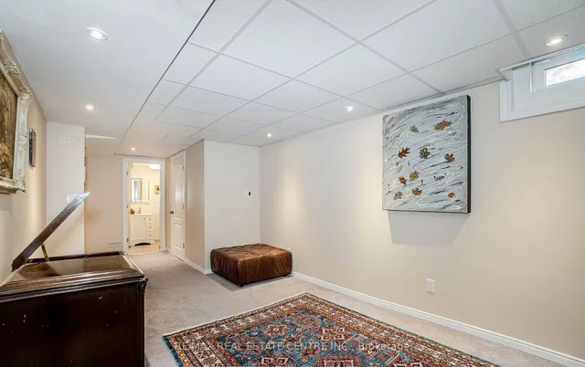Additional property image - 2046 Glenada Cres