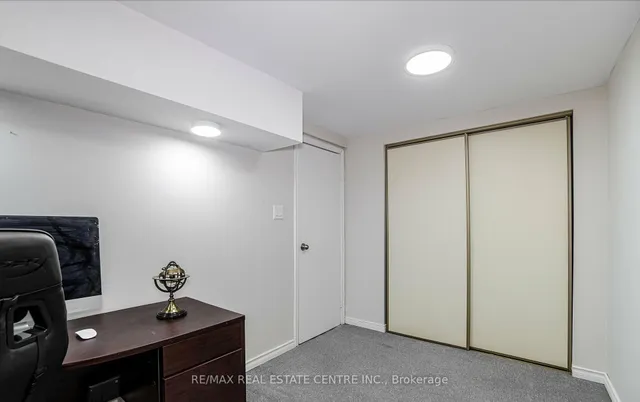 Additional property image - 2046 Glenada Cres