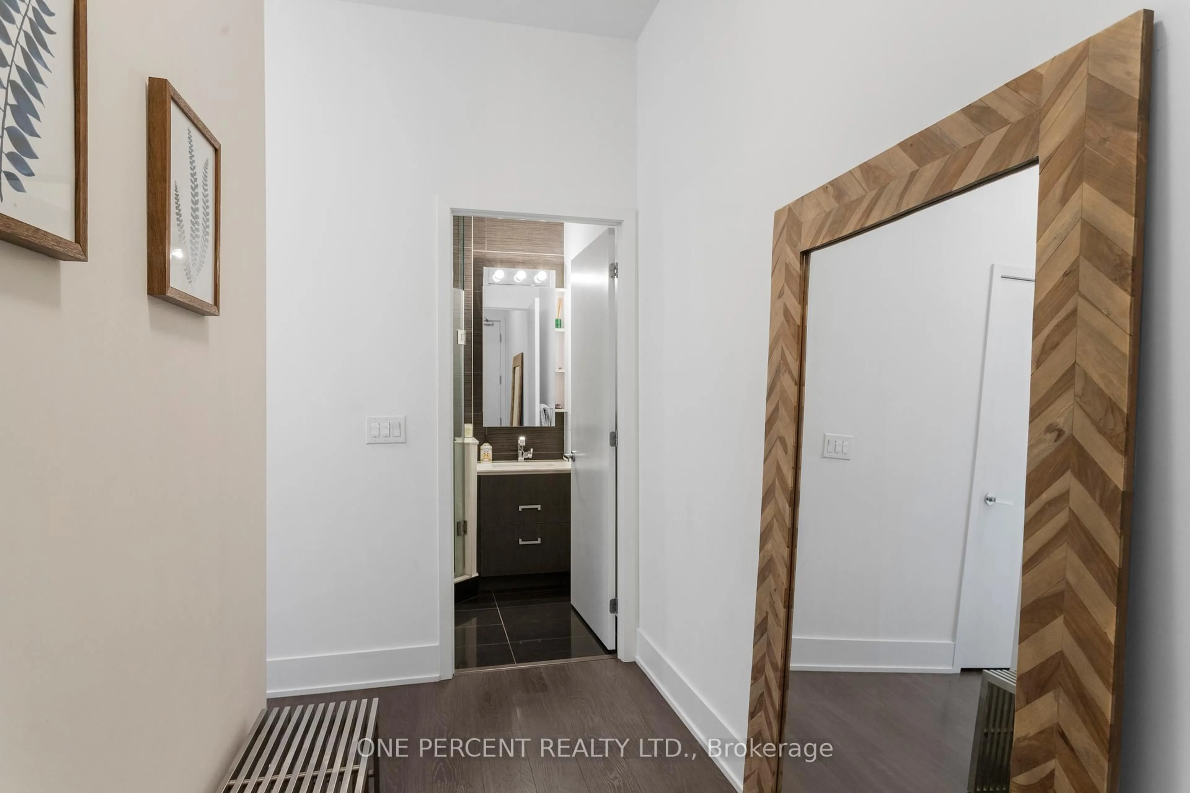 Indoor entryway for 1830 Bloor St #UPH1, Toronto Ontario M6P 0A2