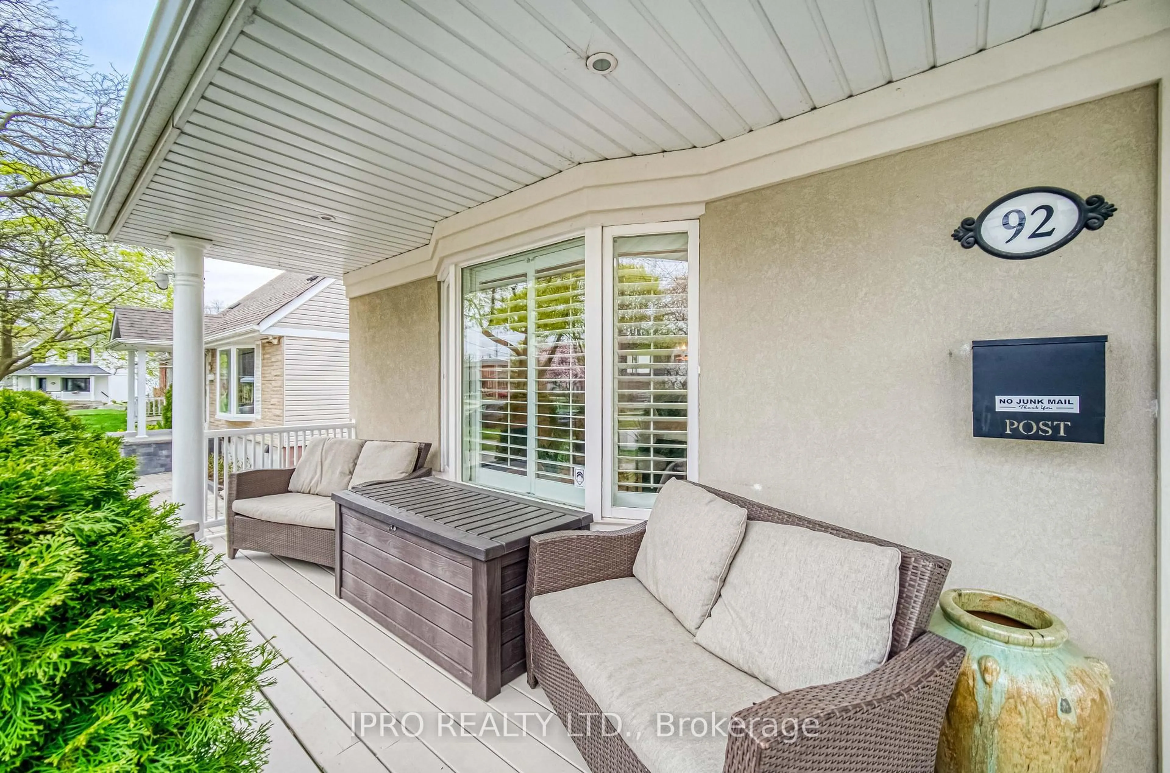 Patio, street for 92 Delma Dr, Toronto Ontario M8W 4P1