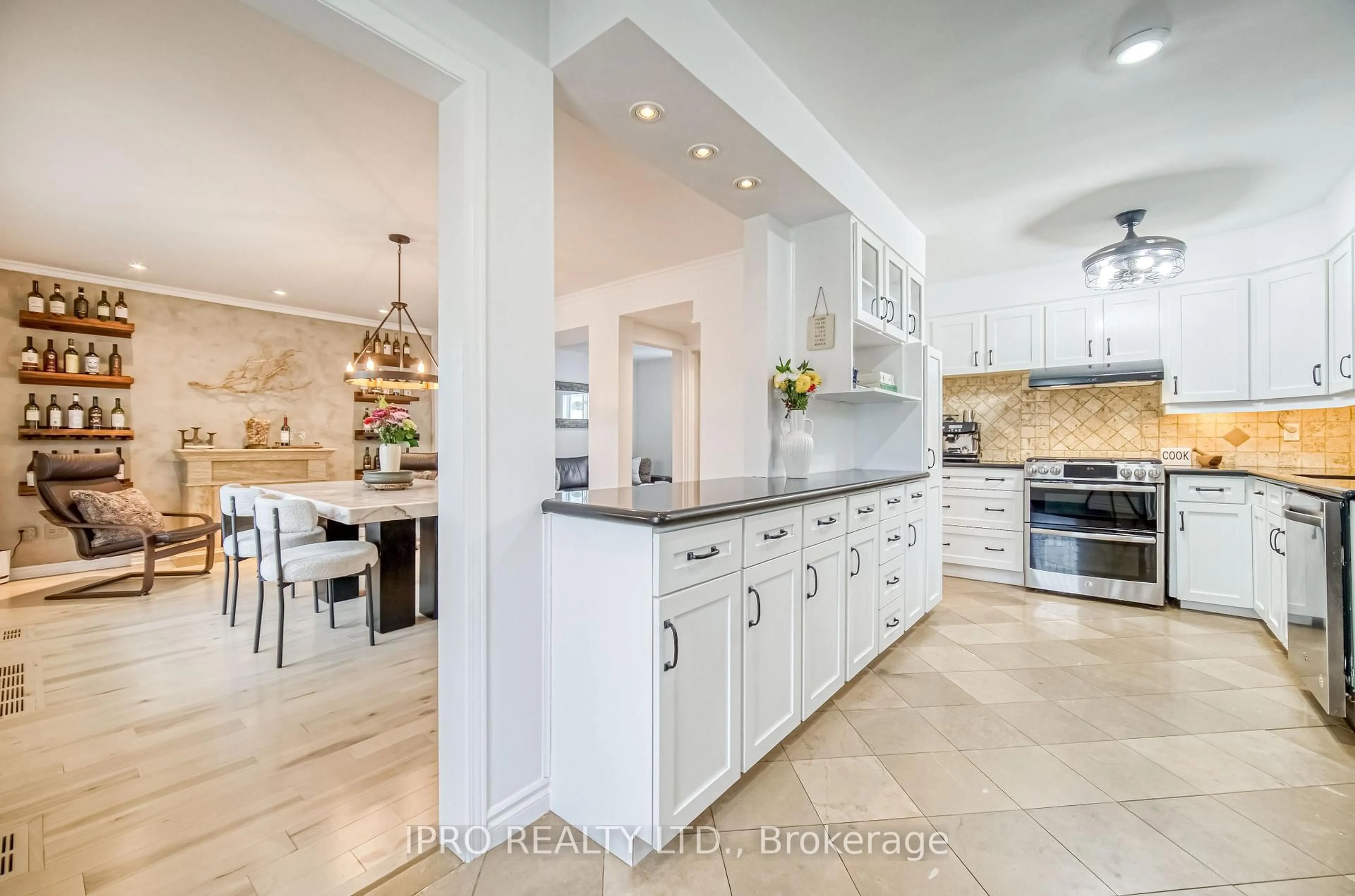 Open concept kitchen, ceramic/tile floor for 92 Delma Dr, Toronto Ontario M8W 4P1