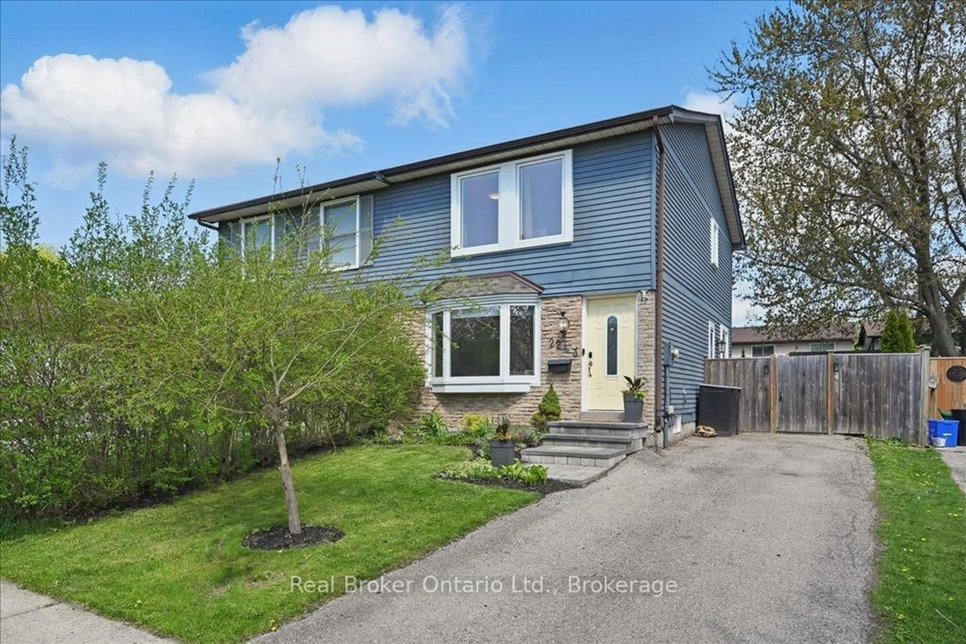 Home with vinyl exterior material, street for 2243 MANCHESTER Dr, Burlington Ontario L7P 3W3