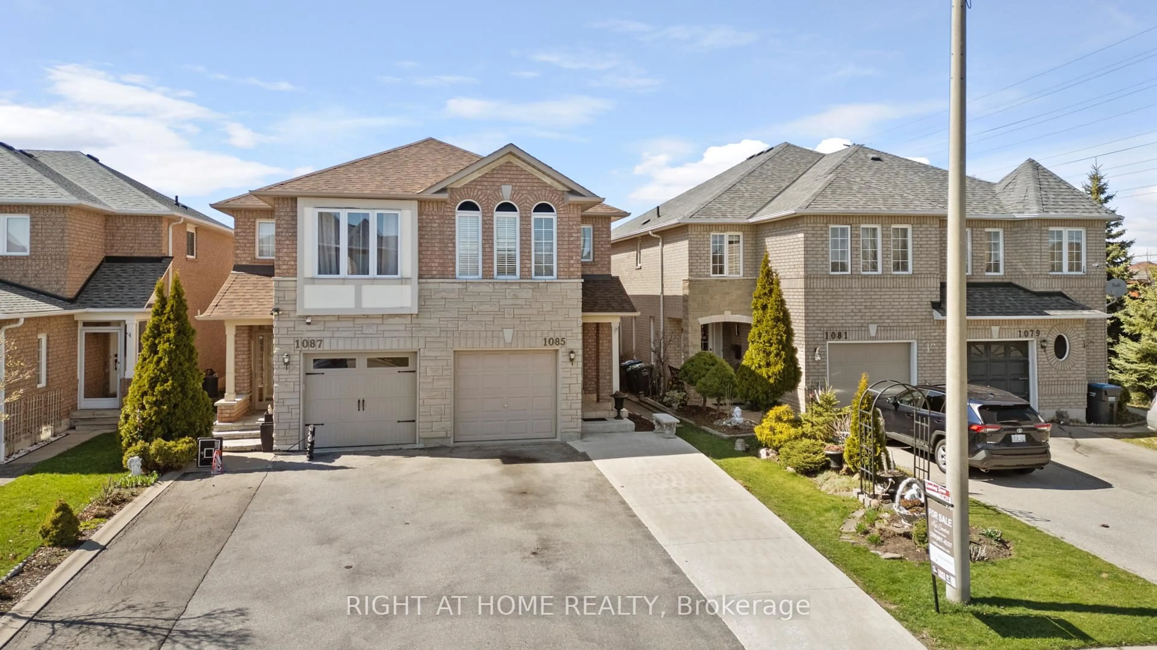 Home with brick exterior material, street for 1085 Foxglove Pl, Mississauga Ontario L5V 2N5