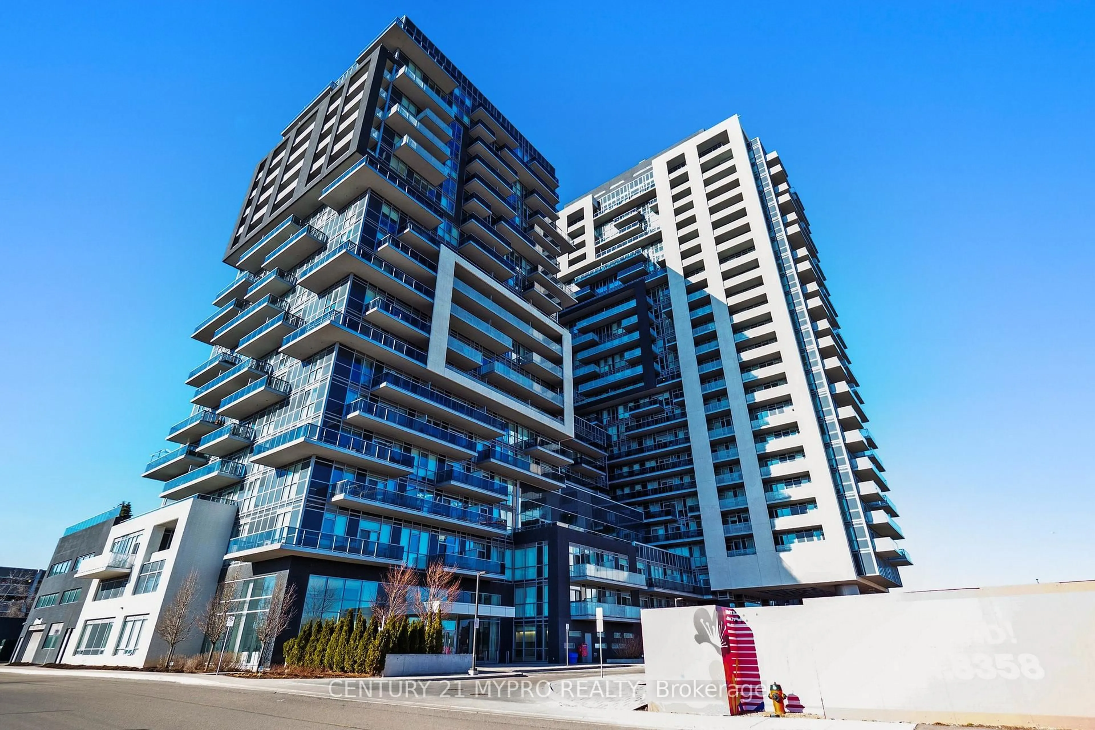 Indoor foyer for 2093 Fairview St #1206, Burlington Ontario L7R 0E6