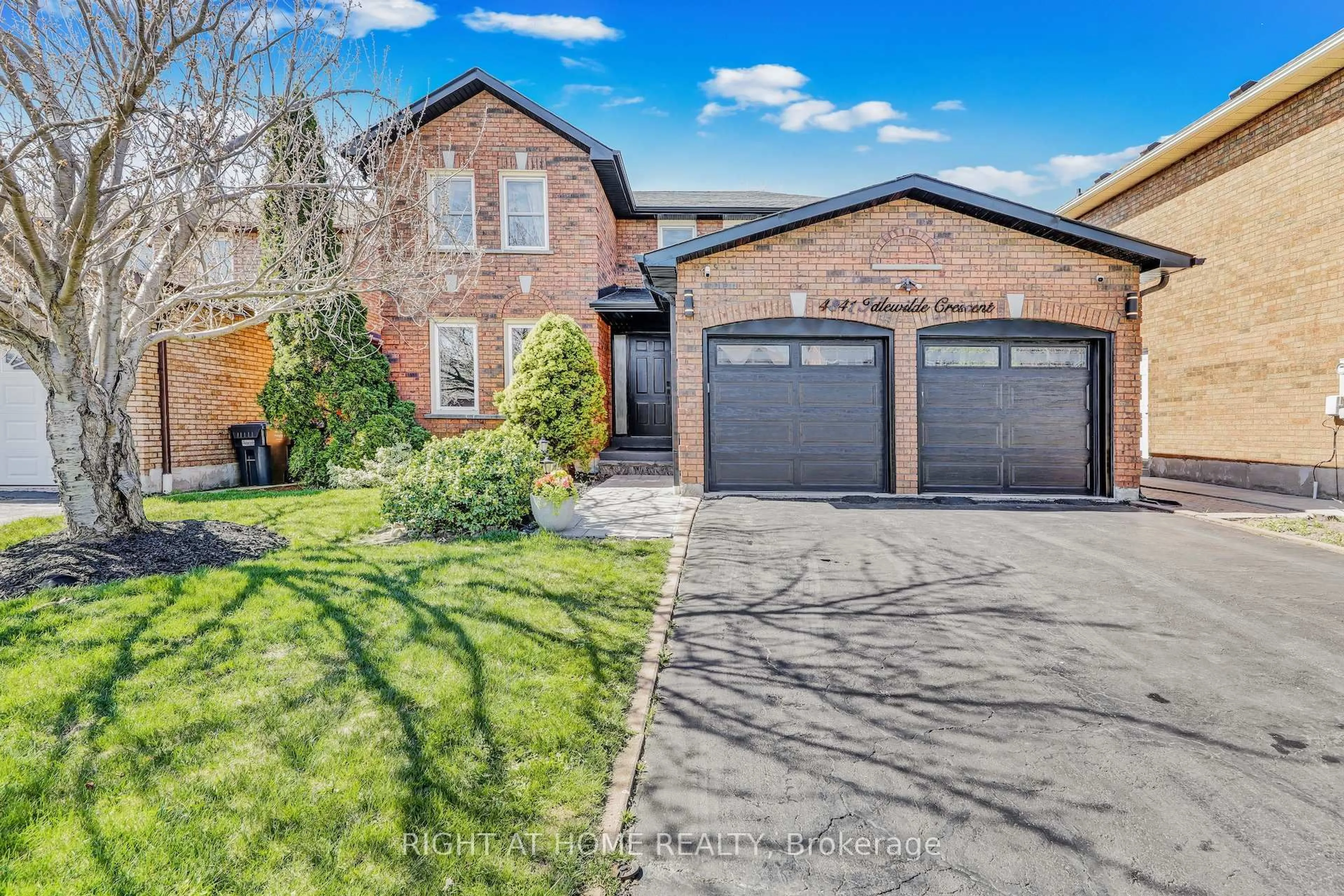 Home with brick exterior material, street for 4341 Idlewilde Cres, Mississauga Ontario L5M 4E2
