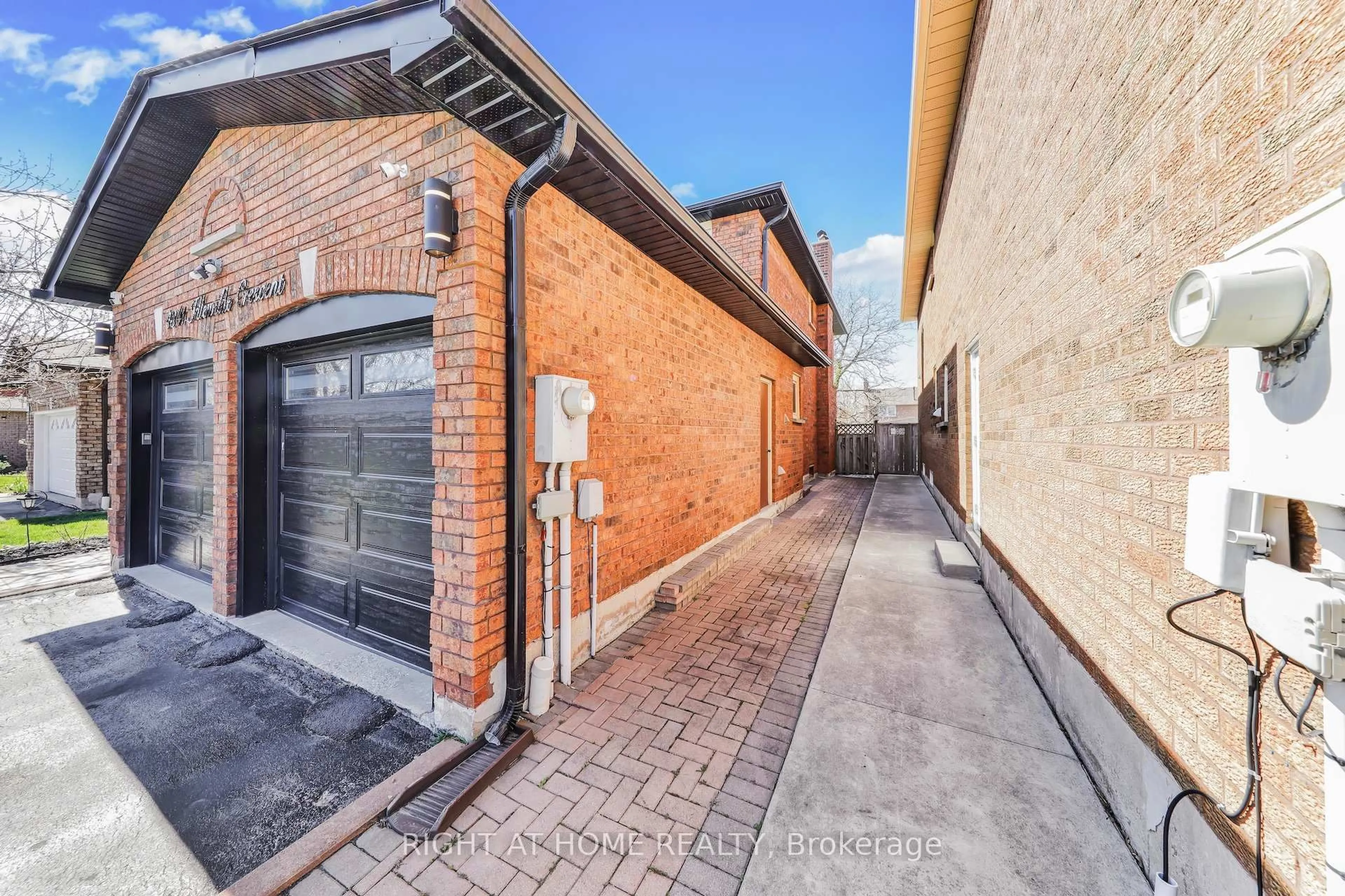 Home with brick exterior material, street for 4341 Idlewilde Cres, Mississauga Ontario L5M 4E2