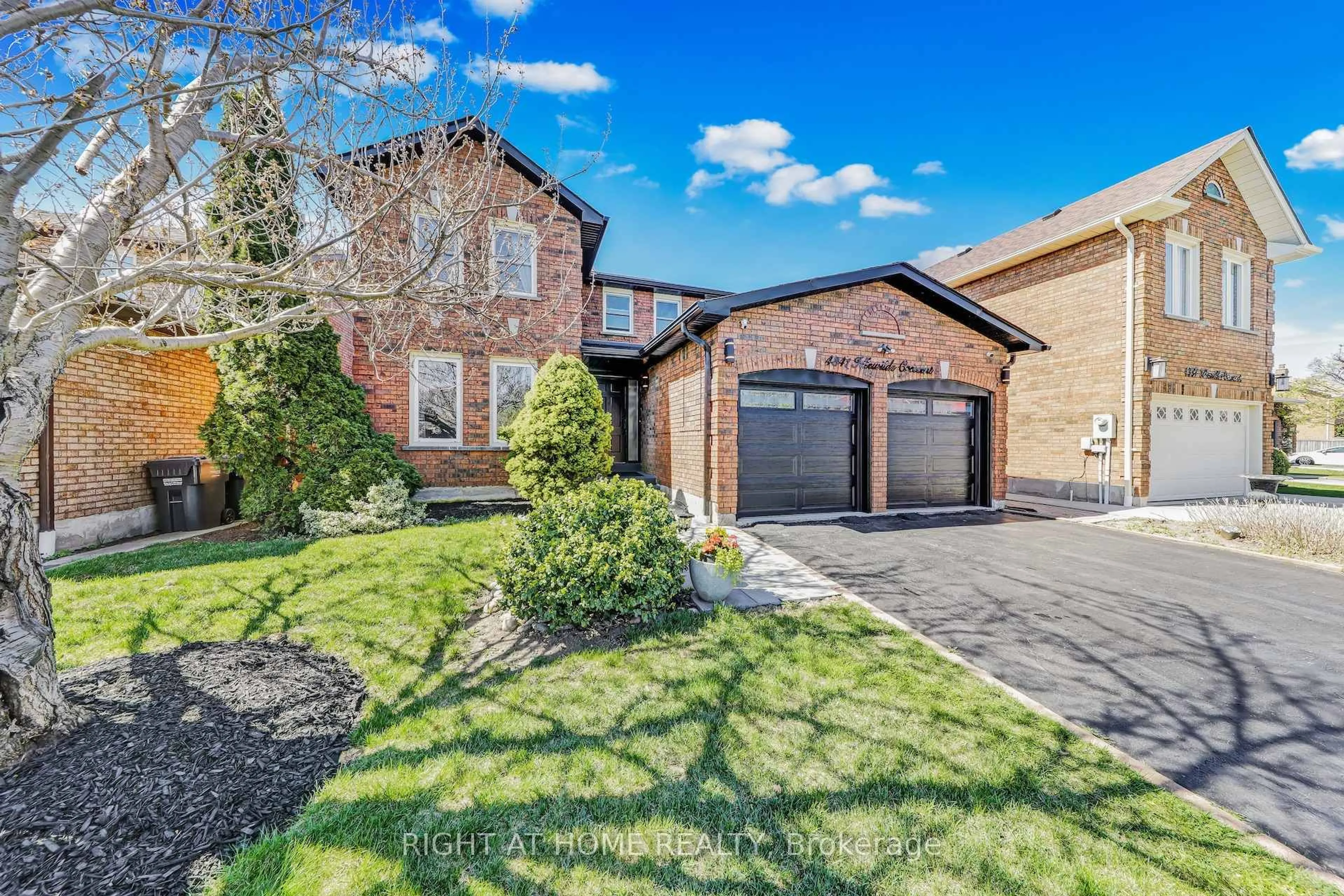 Home with brick exterior material, street for 4341 Idlewilde Cres, Mississauga Ontario L5M 4E2
