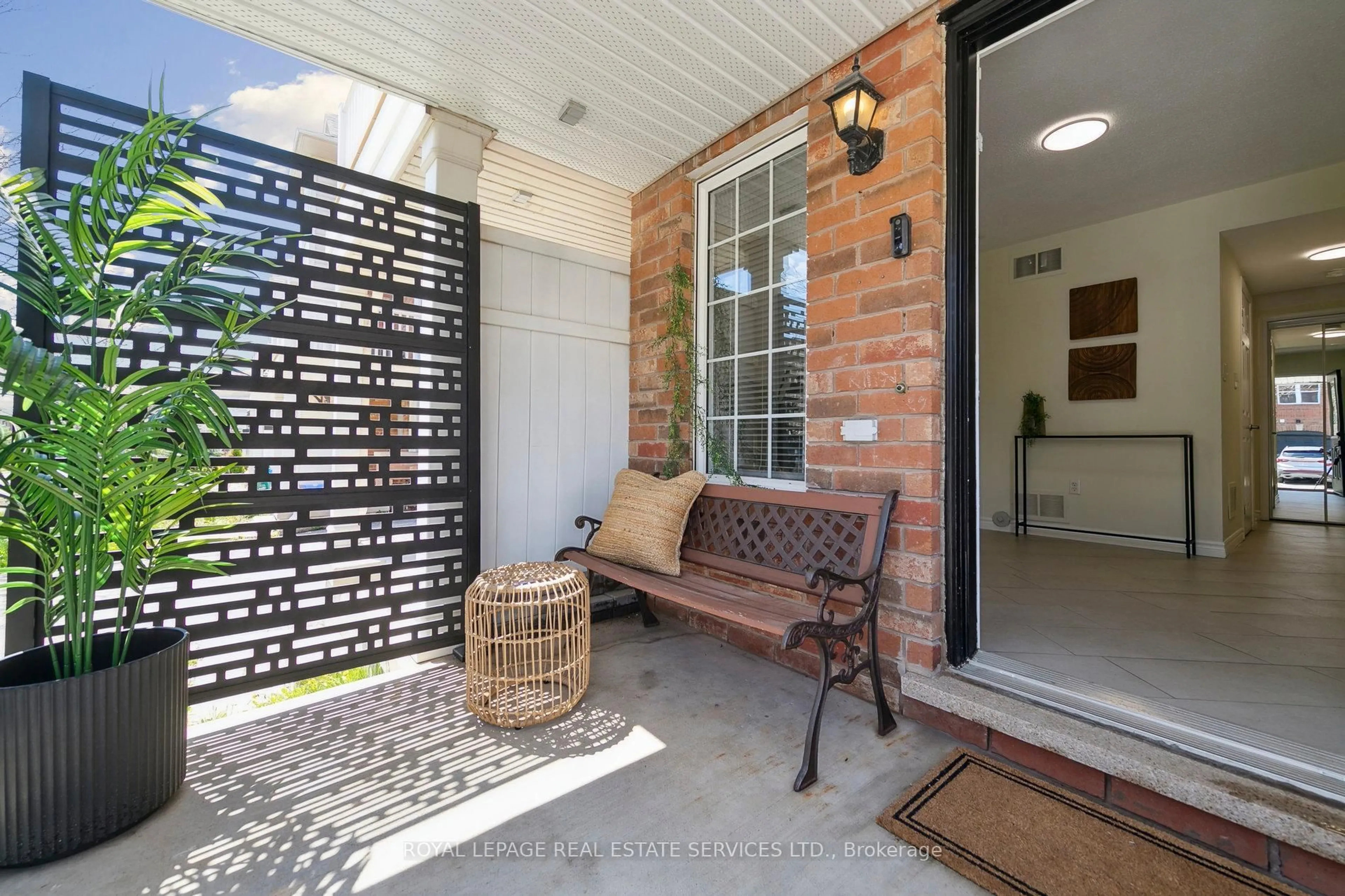 Indoor entryway for 3033 Drumloch Ave, Oakville Ontario L6M 5H9