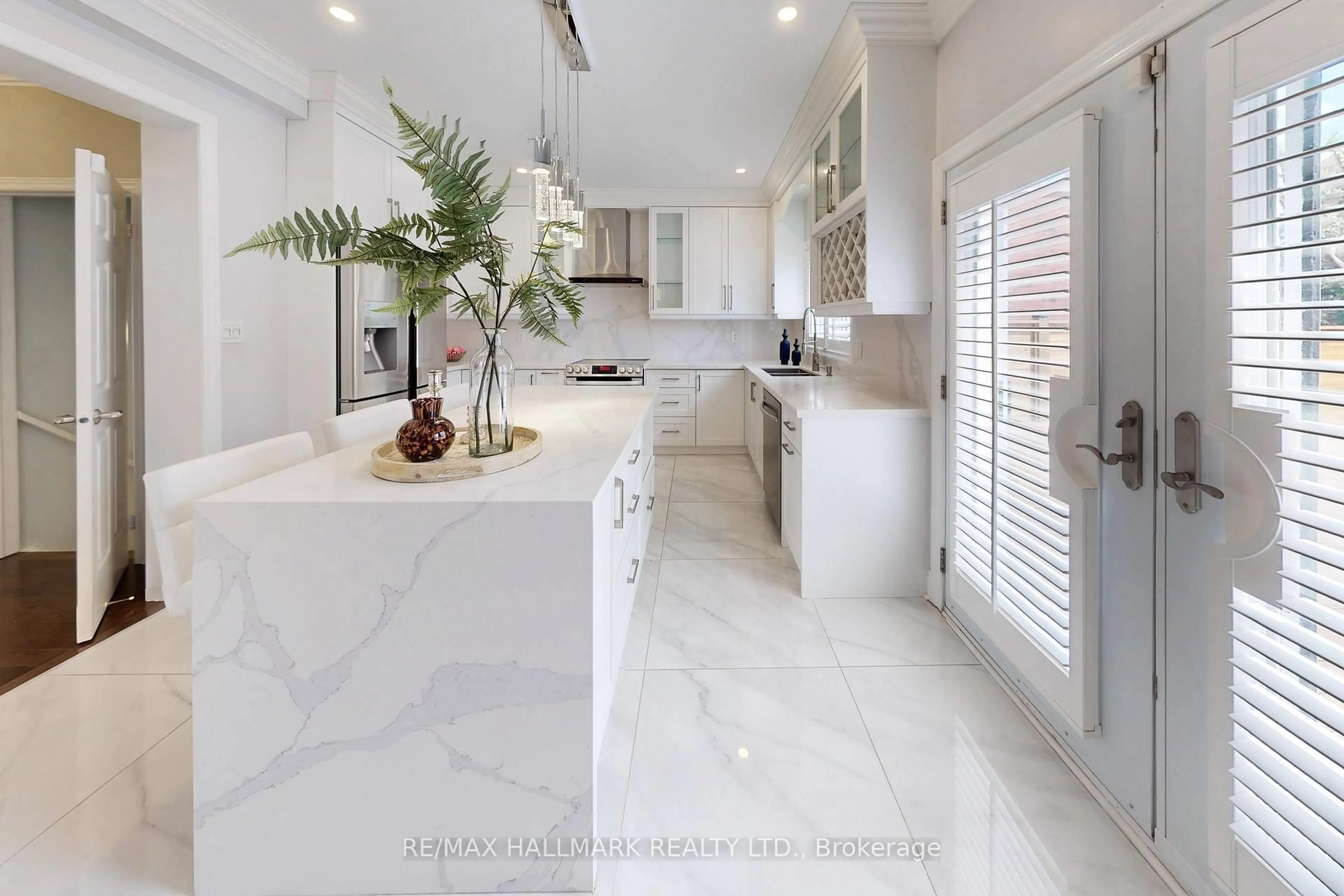 Contemporary kitchen, ceramic/tile floor for 3822 Mcdowell Dr, Mississauga Ontario L5M 6P5