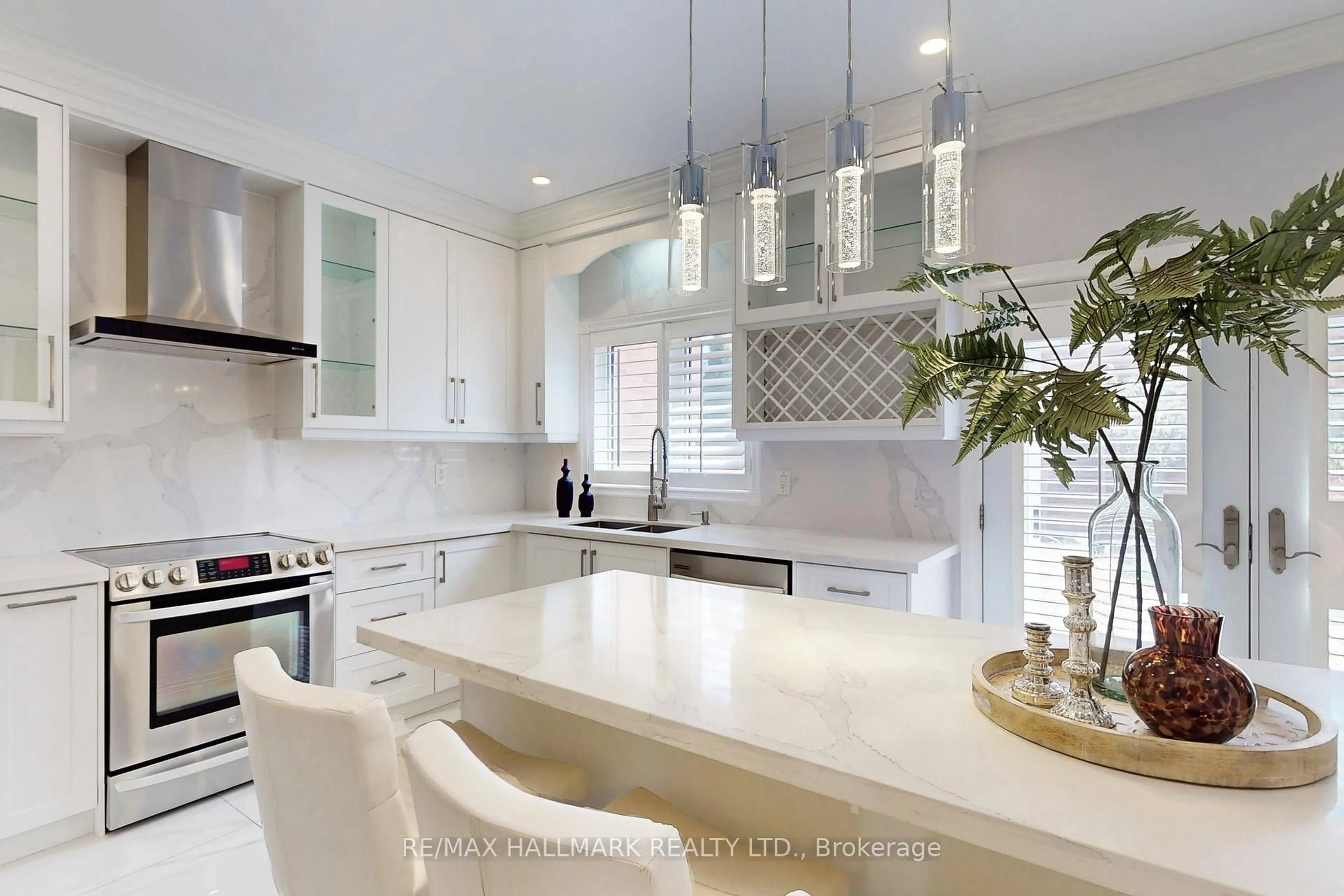Contemporary kitchen, ceramic/tile floor for 3822 Mcdowell Dr, Mississauga Ontario L5M 6P5