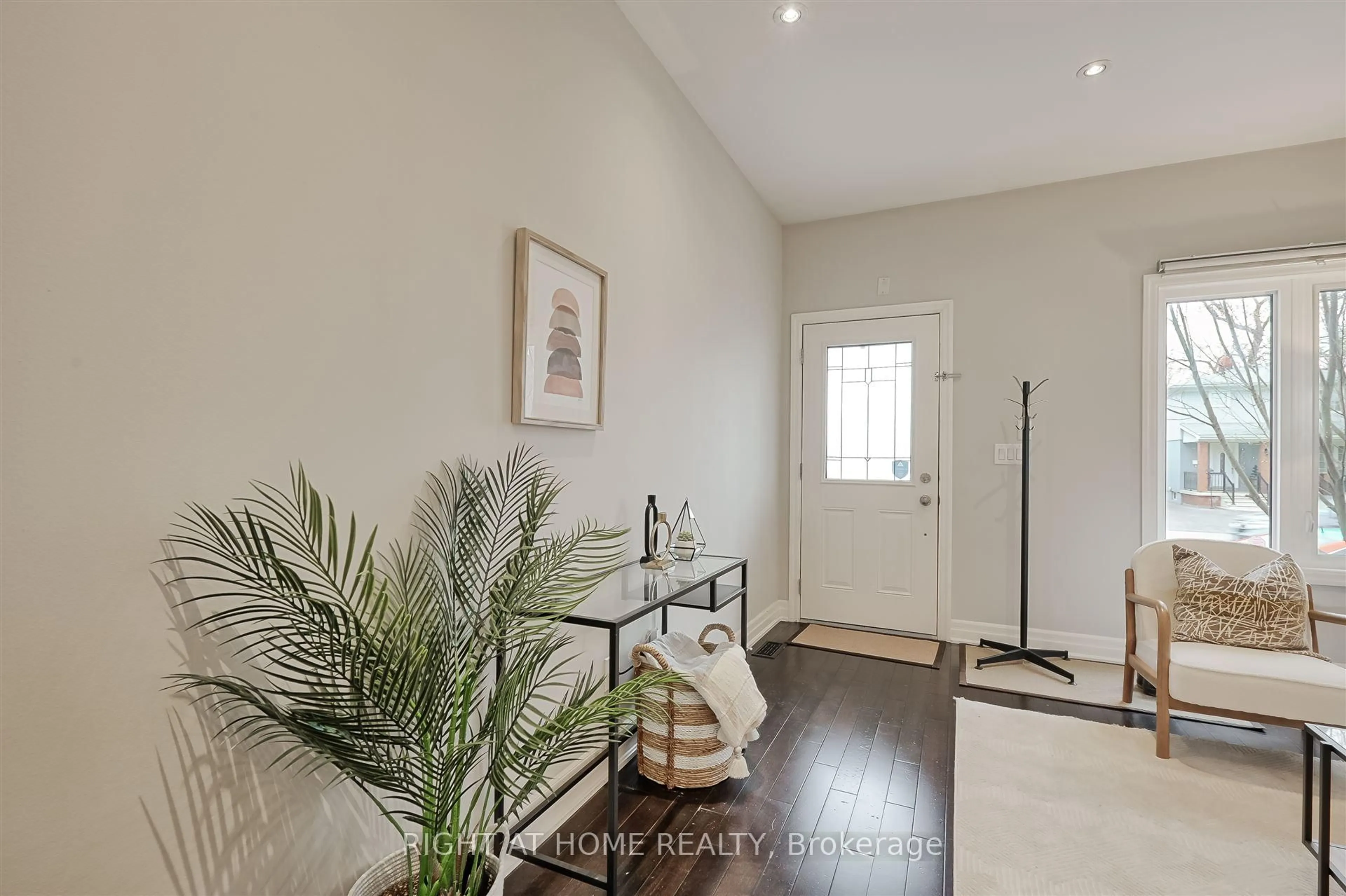 Indoor entryway for 6A Tedder St, Toronto Ontario M6M 0A6