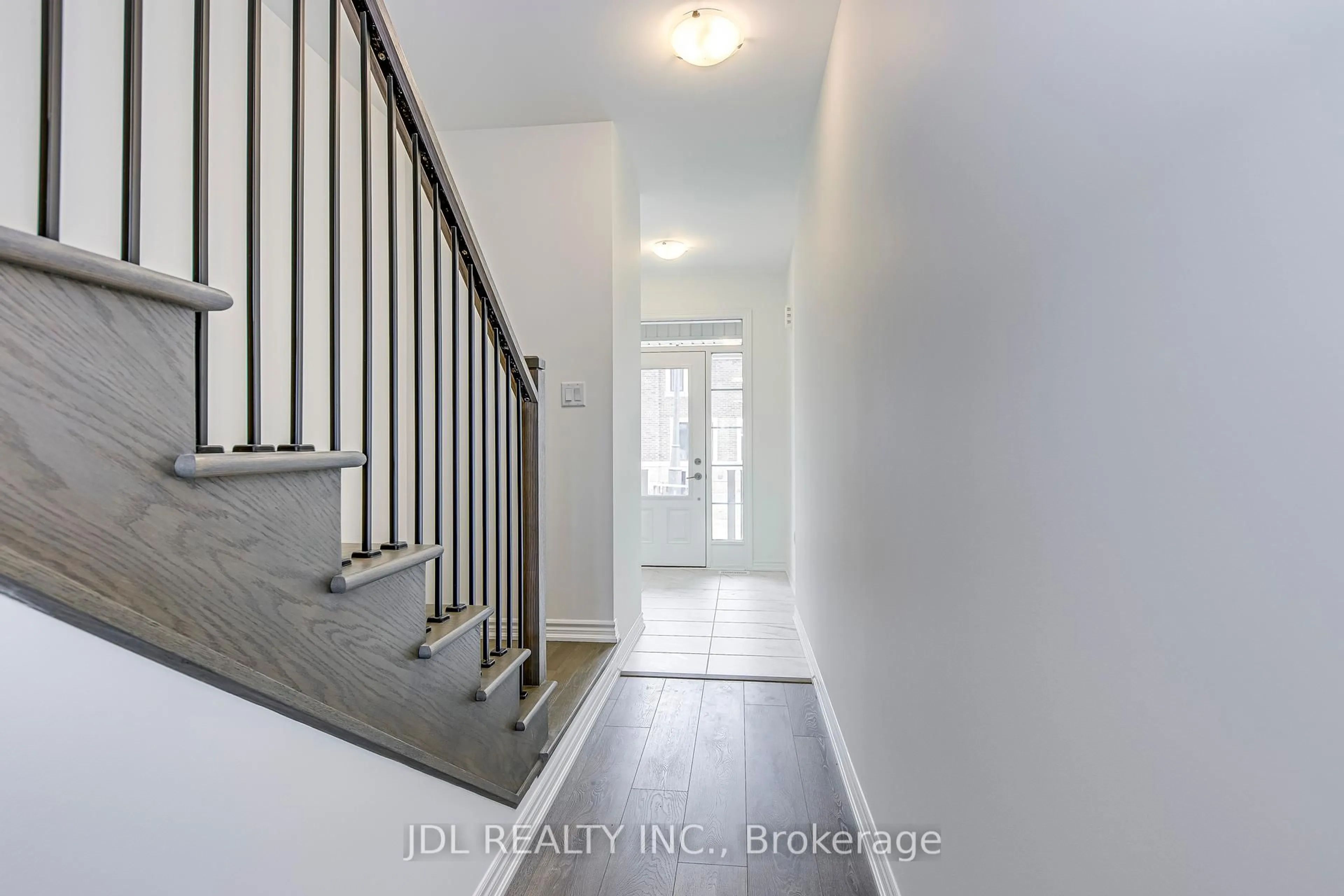Indoor entryway for 3036 Robert Lamb Blvd, Oakville Ontario L6H 7H5