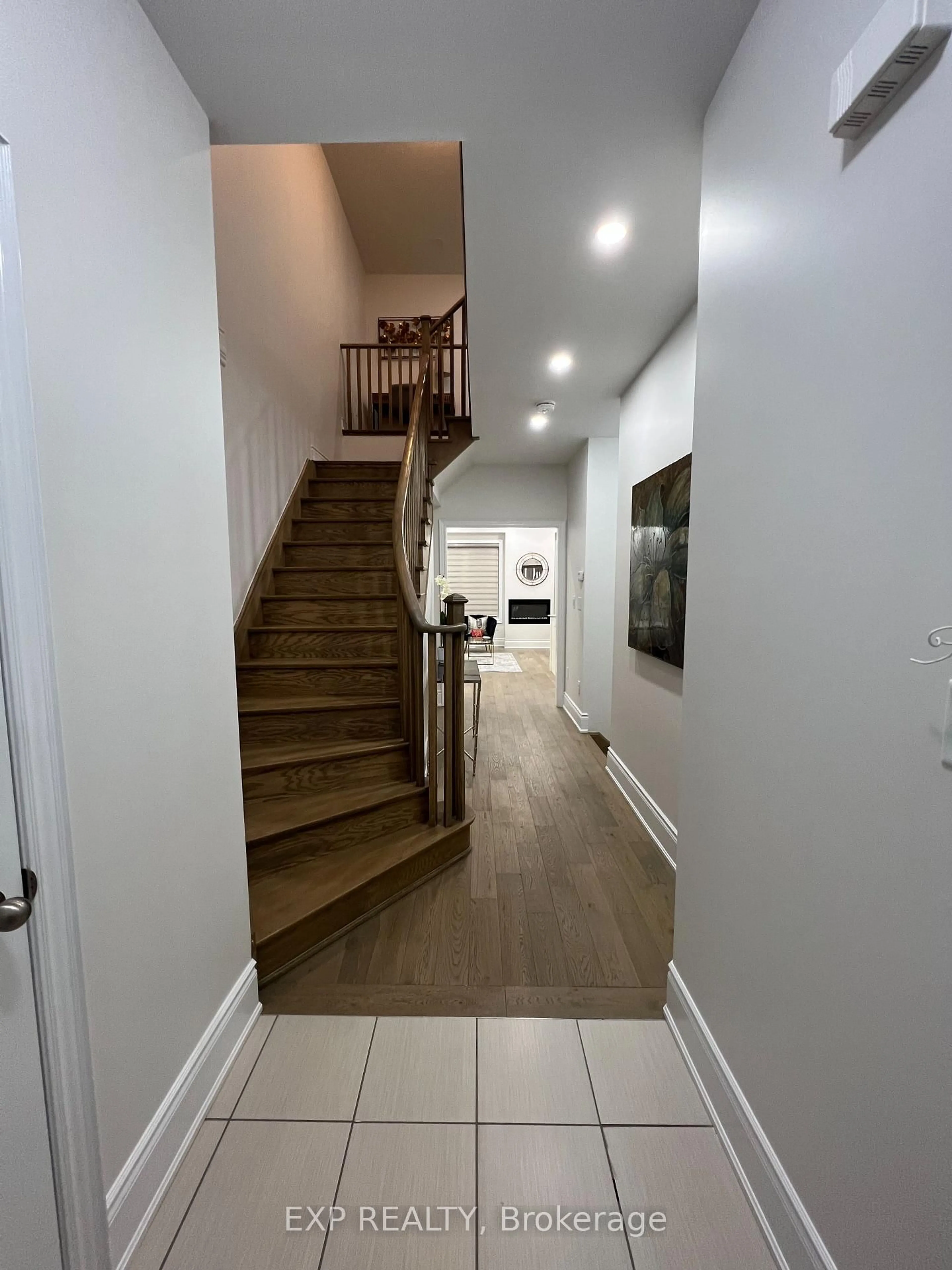 Indoor foyer for 41 Donald Stewart Rd, Brampton Ontario L7A 5J8