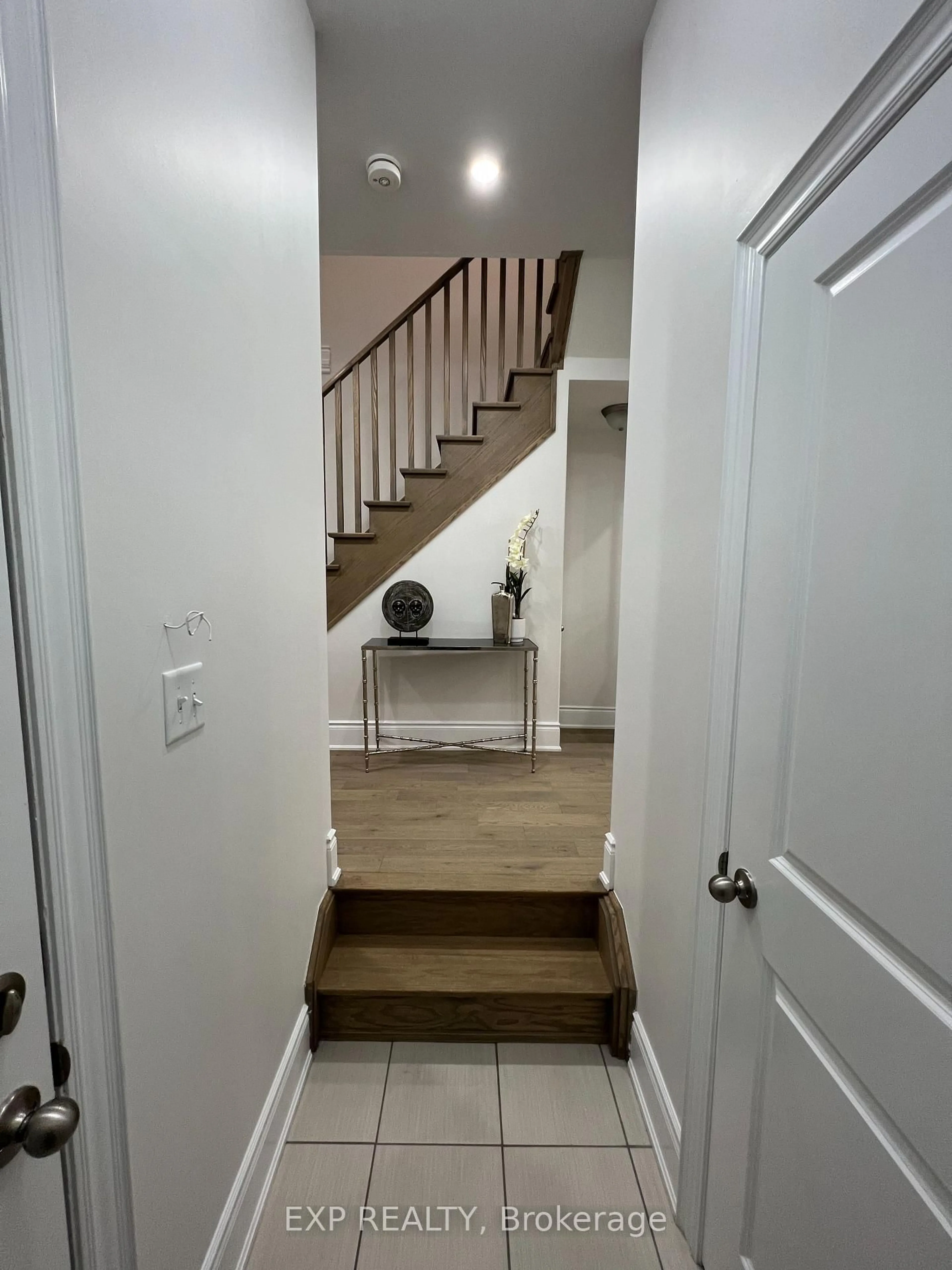 Indoor entryway for 41 Donald Stewart Rd, Brampton Ontario L7A 5J8