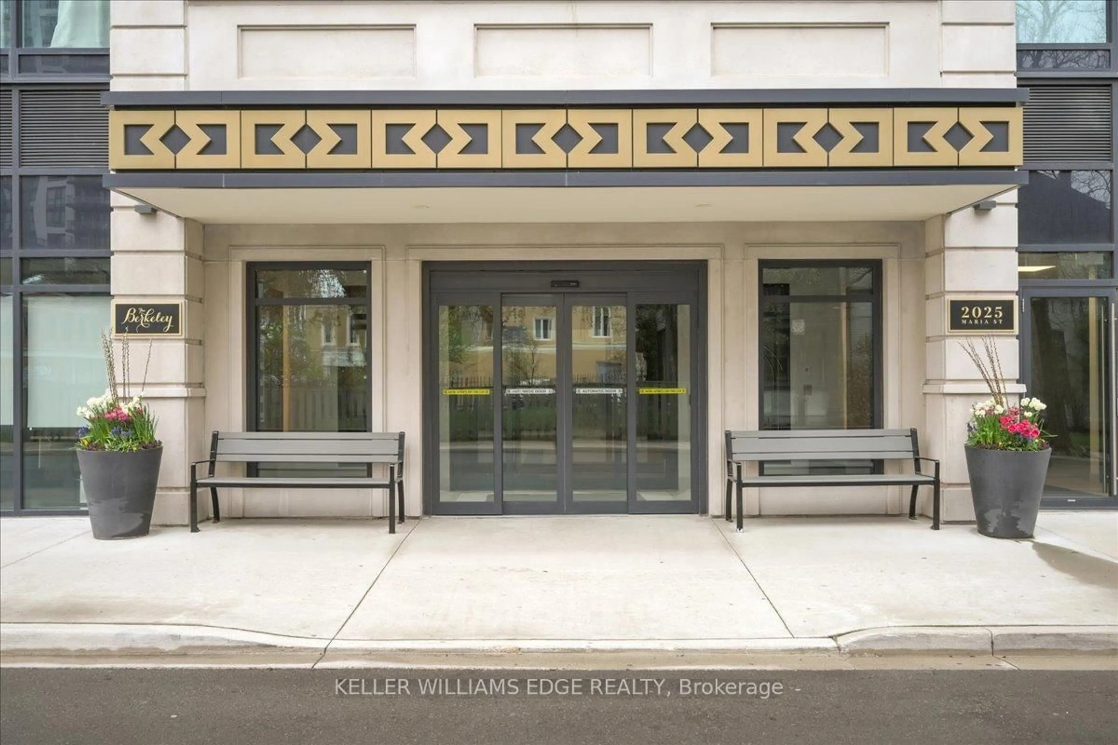 Indoor foyer for 2025 Maria St #1401, Burlington Ontario L7R 2M5