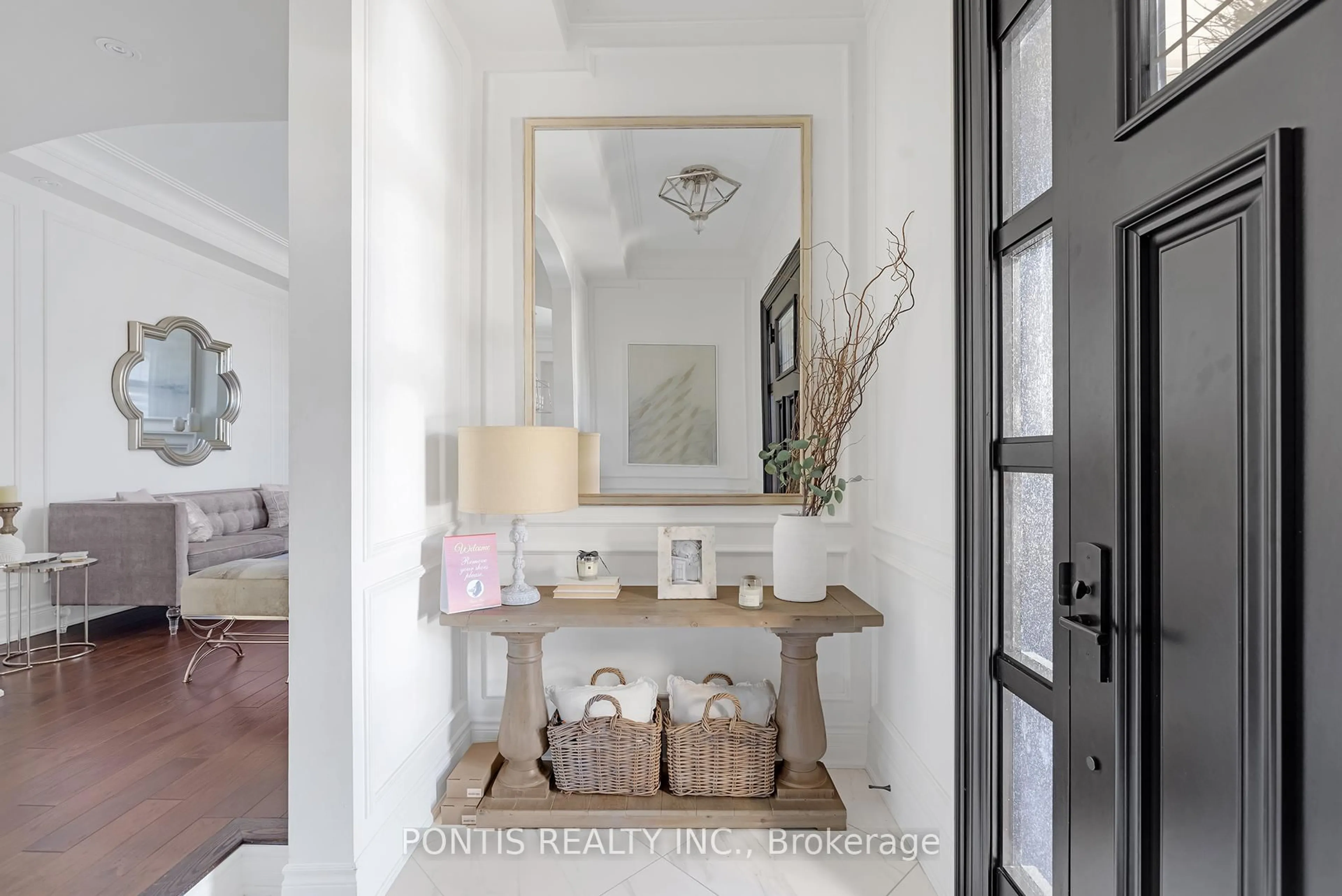 Indoor entryway for 55 Burlwood Rd, Brampton Ontario L6P 4E7