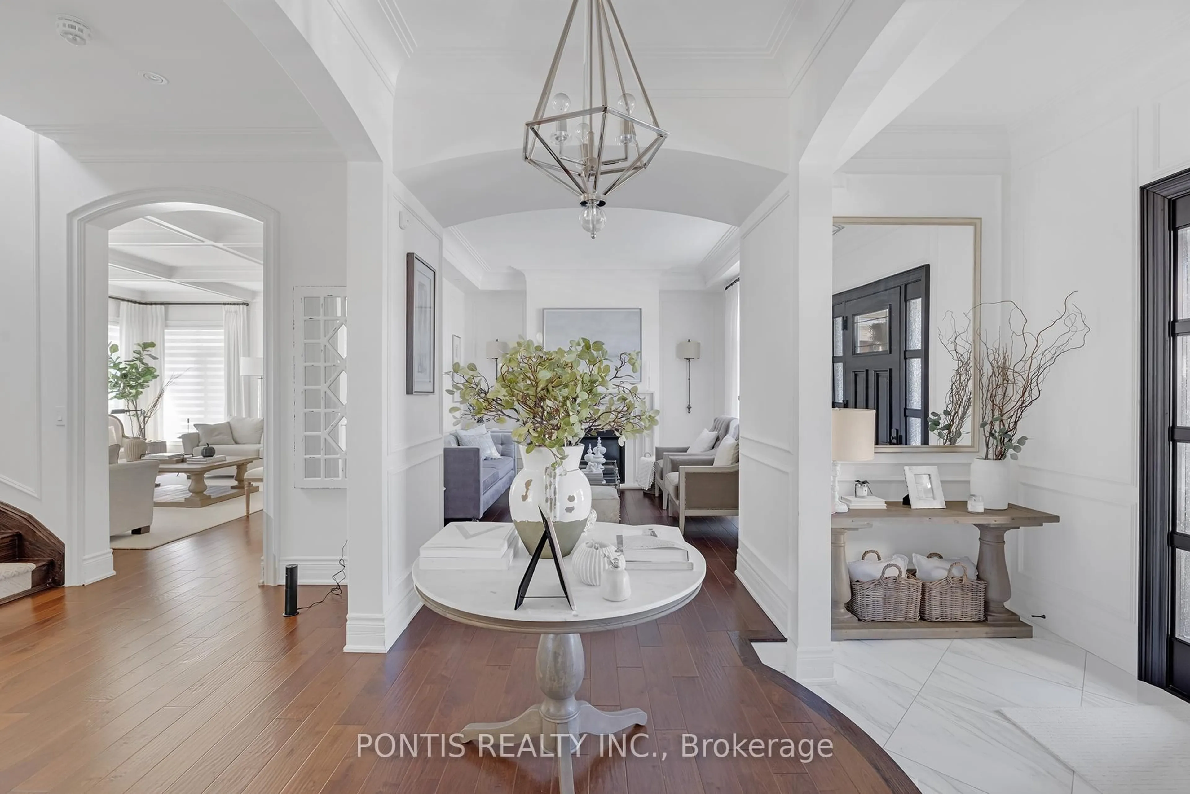 Indoor entryway for 55 Burlwood Rd, Brampton Ontario L6P 4E7