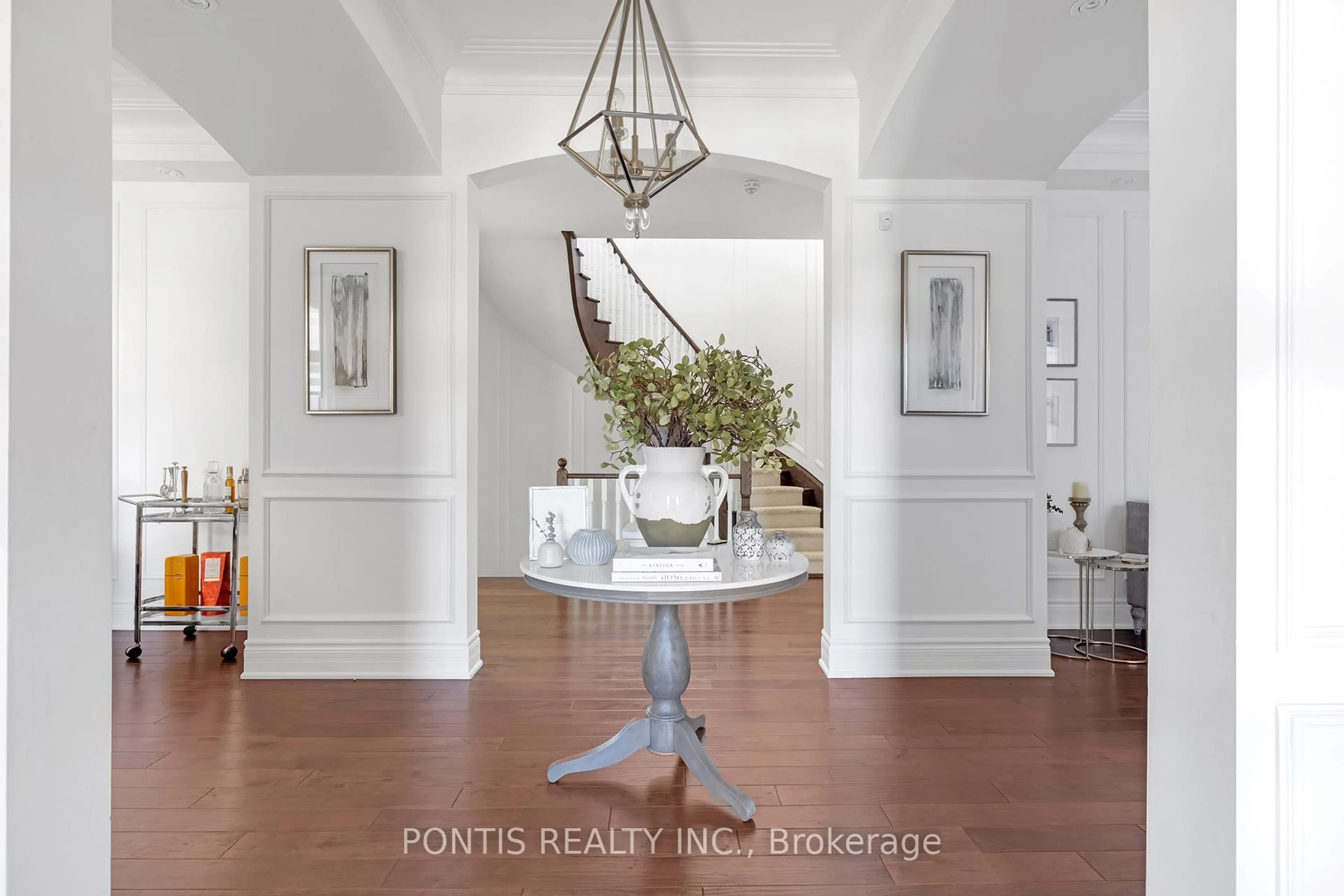 Indoor entryway for 55 Burlwood Rd, Brampton Ontario L6P 4E7