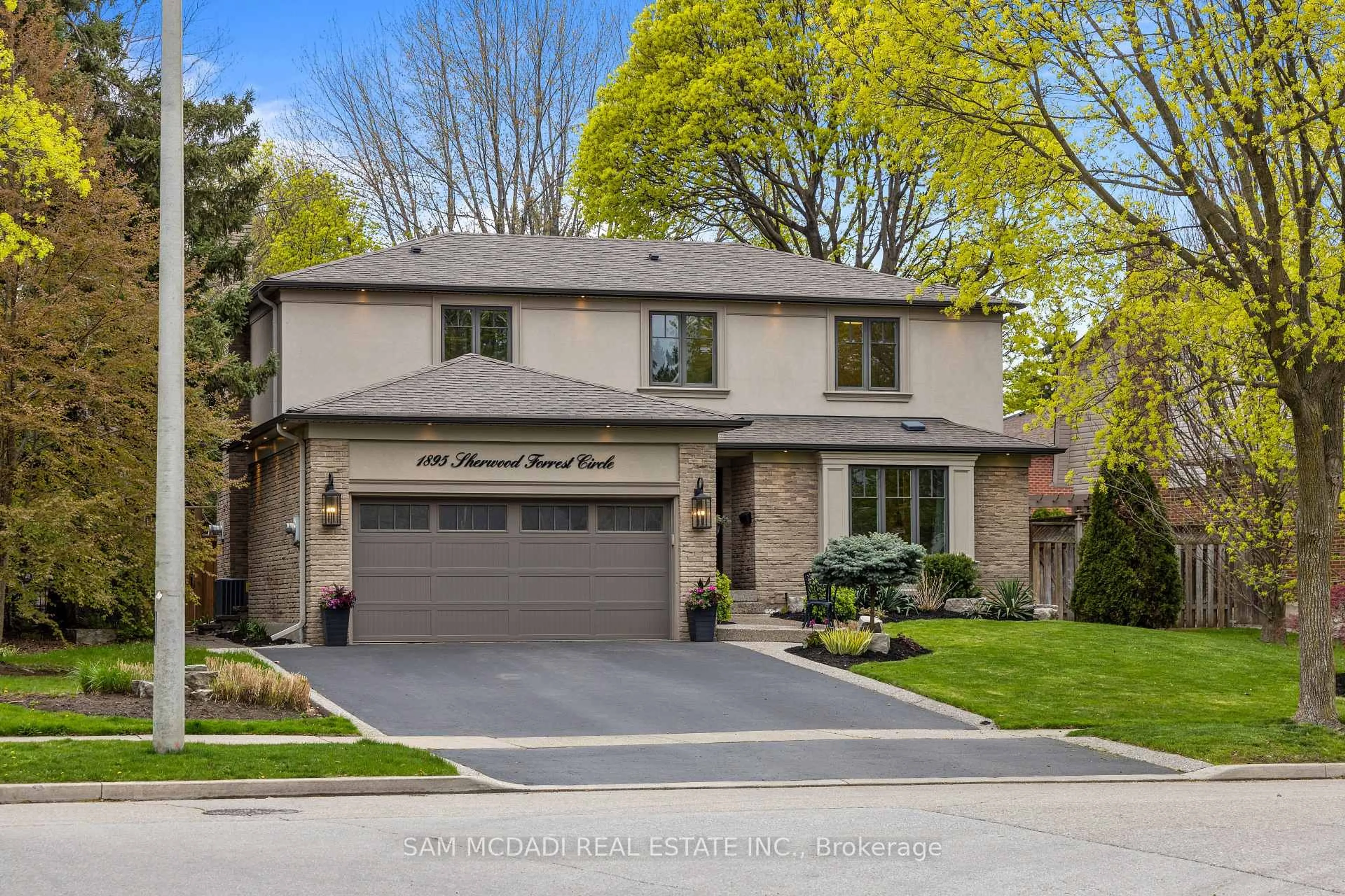 Home with brick exterior material, street for 1895 Sherwood Forrest Circ, Mississauga Ontario L5K 2E6