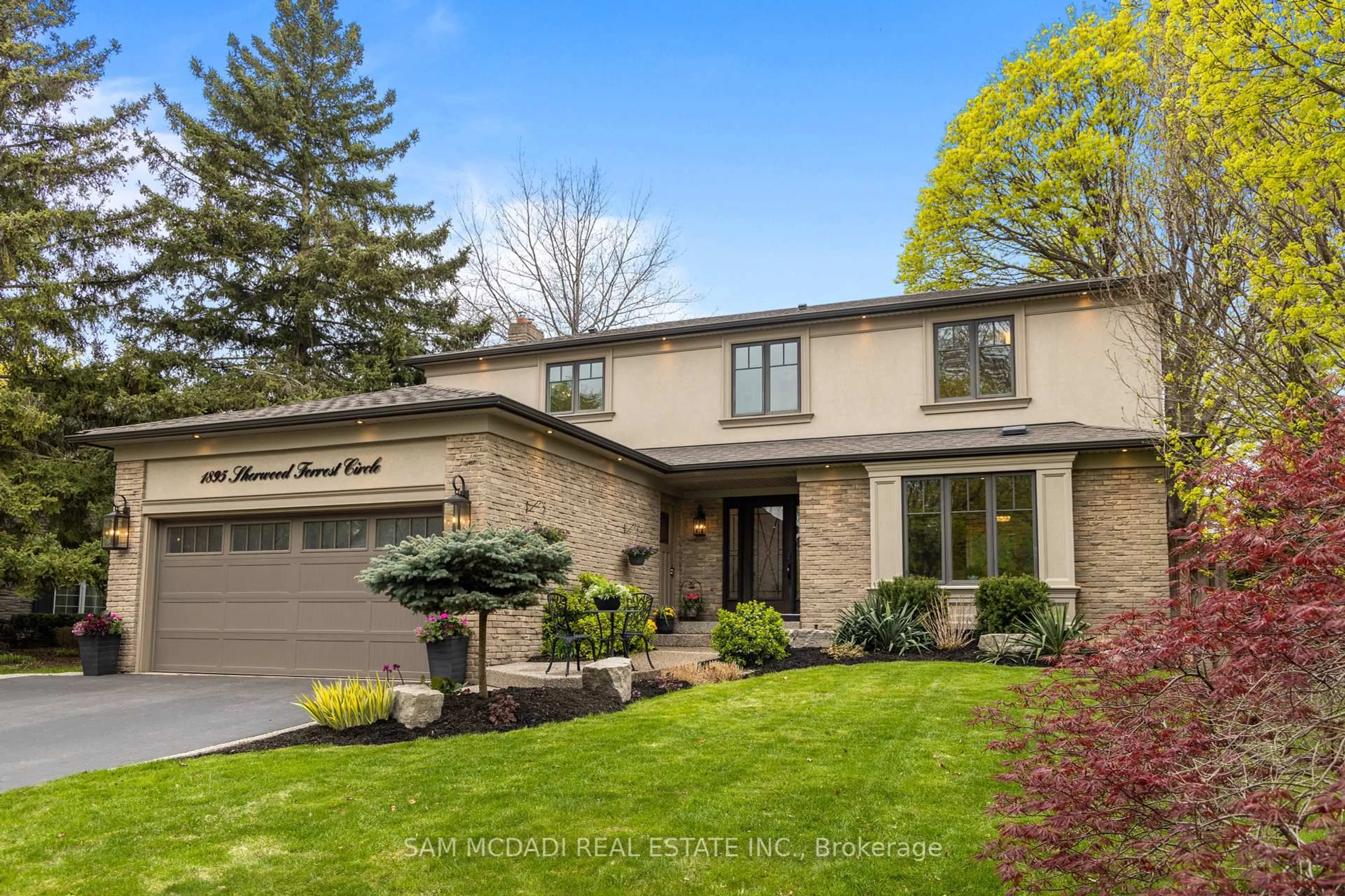 Home with brick exterior material, street for 1895 Sherwood Forrest Circ, Mississauga Ontario L5K 2E6
