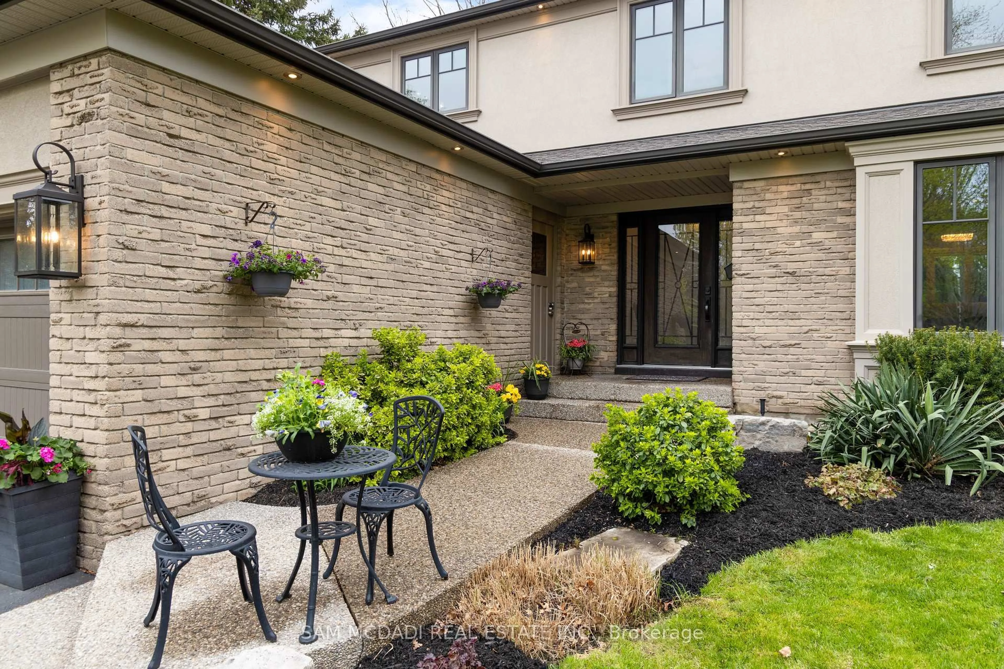 Home with brick exterior material, street for 1895 Sherwood Forrest Circ, Mississauga Ontario L5K 2E6