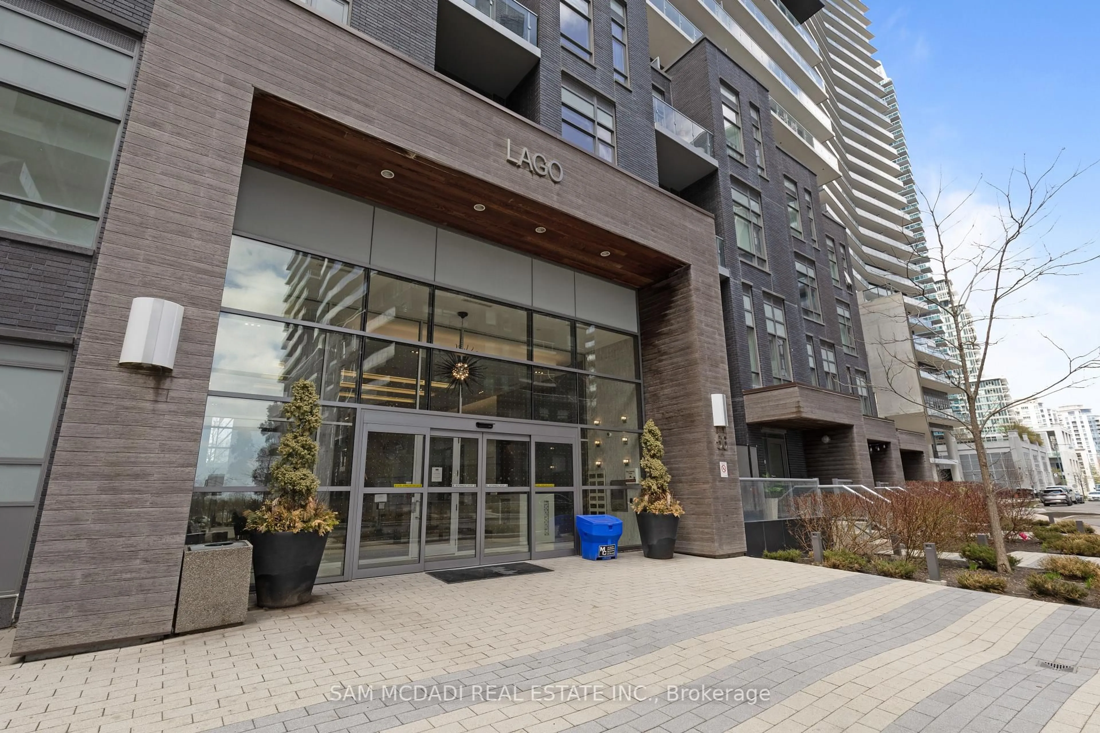 Indoor foyer for 56 Annie Craig Dr #2101, Toronto Ontario M8V 0C8