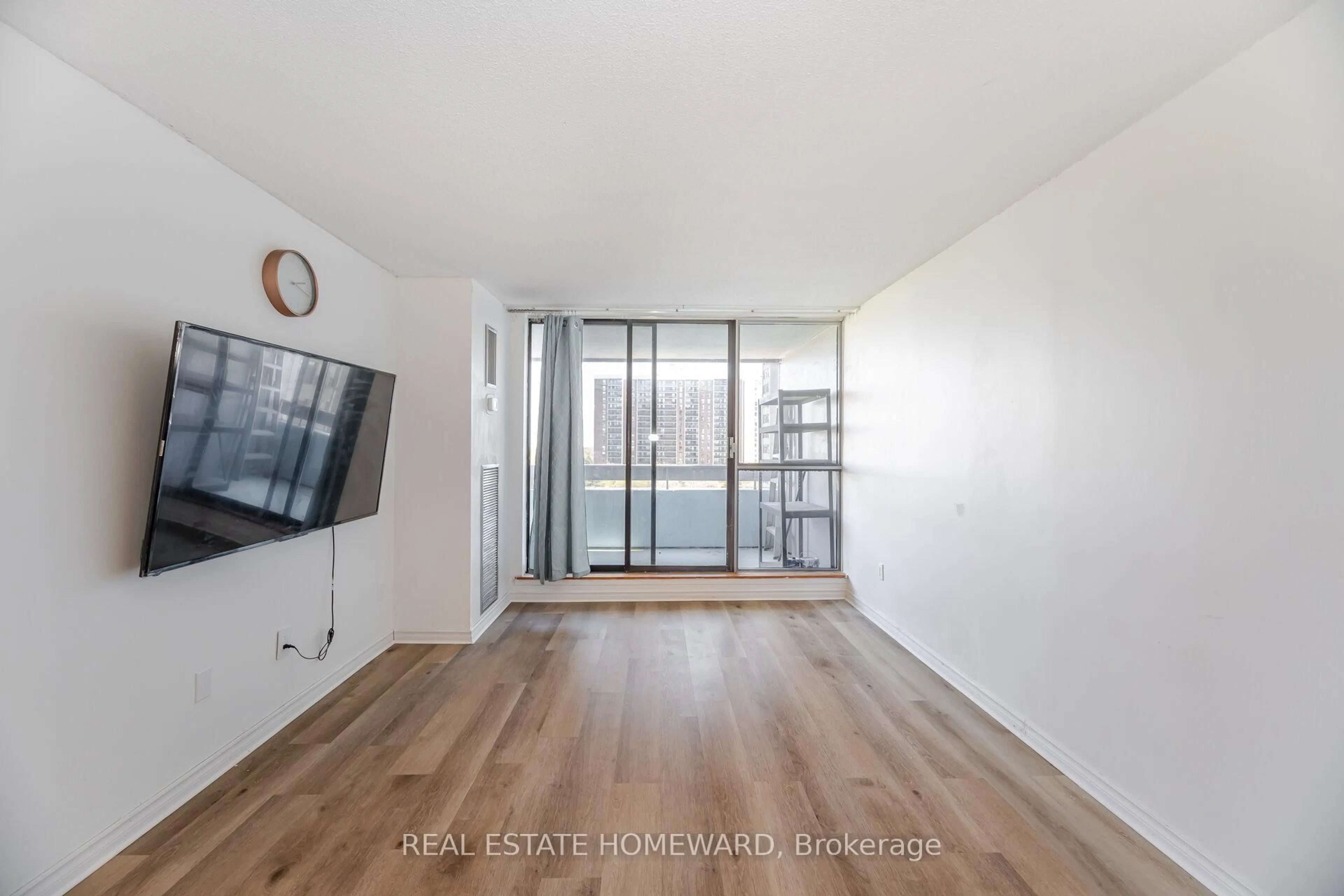 A pic of a room for 25 Kensington Rd #709, Brampton Ontario L6T 3W8