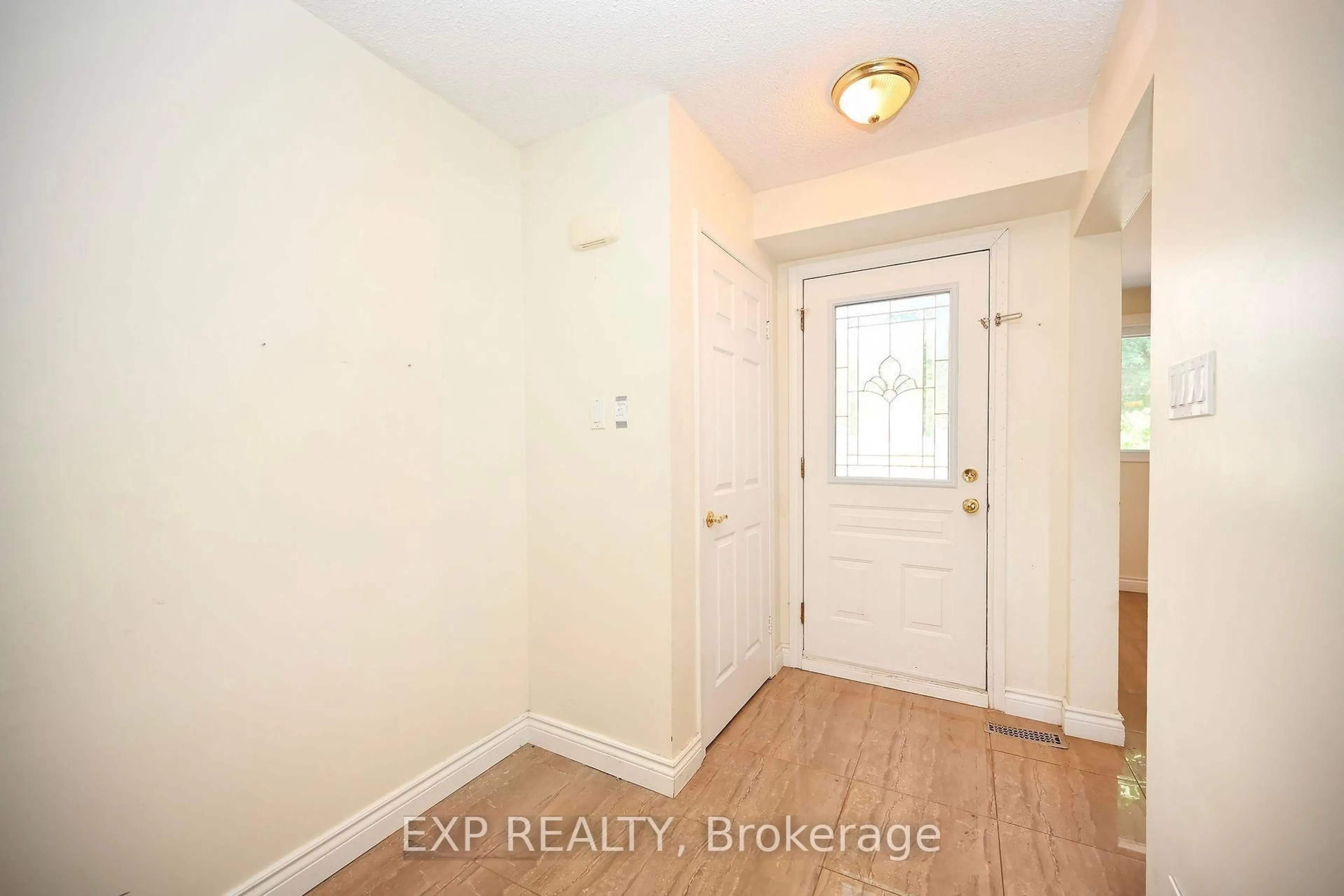 Indoor entryway for 3 Moonstream Crt #3, Mississauga Ontario L5N 2P8