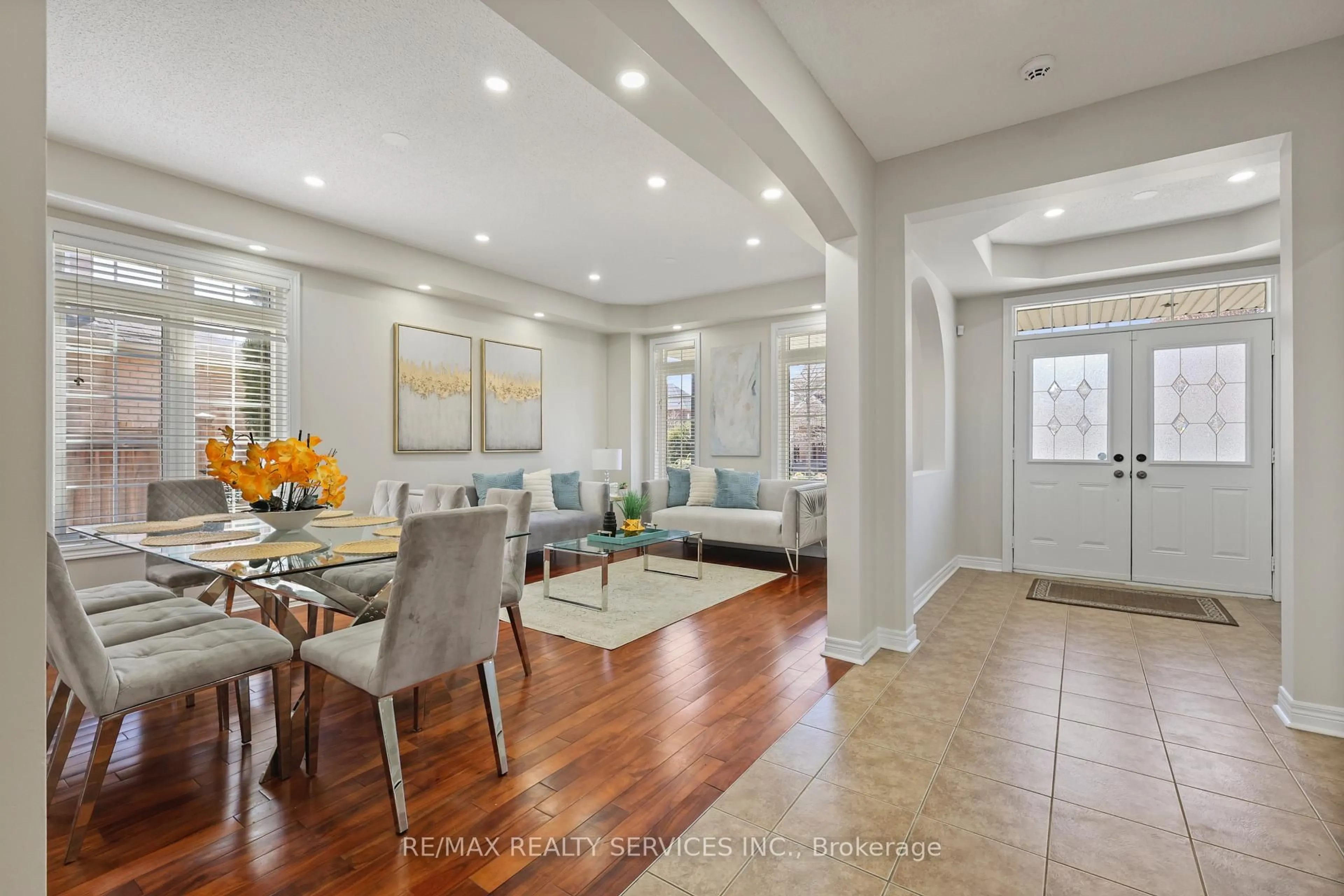 Dining room, ceramic/tile floor for 33 Leparc Rd, Brampton Ontario L6P 2W9