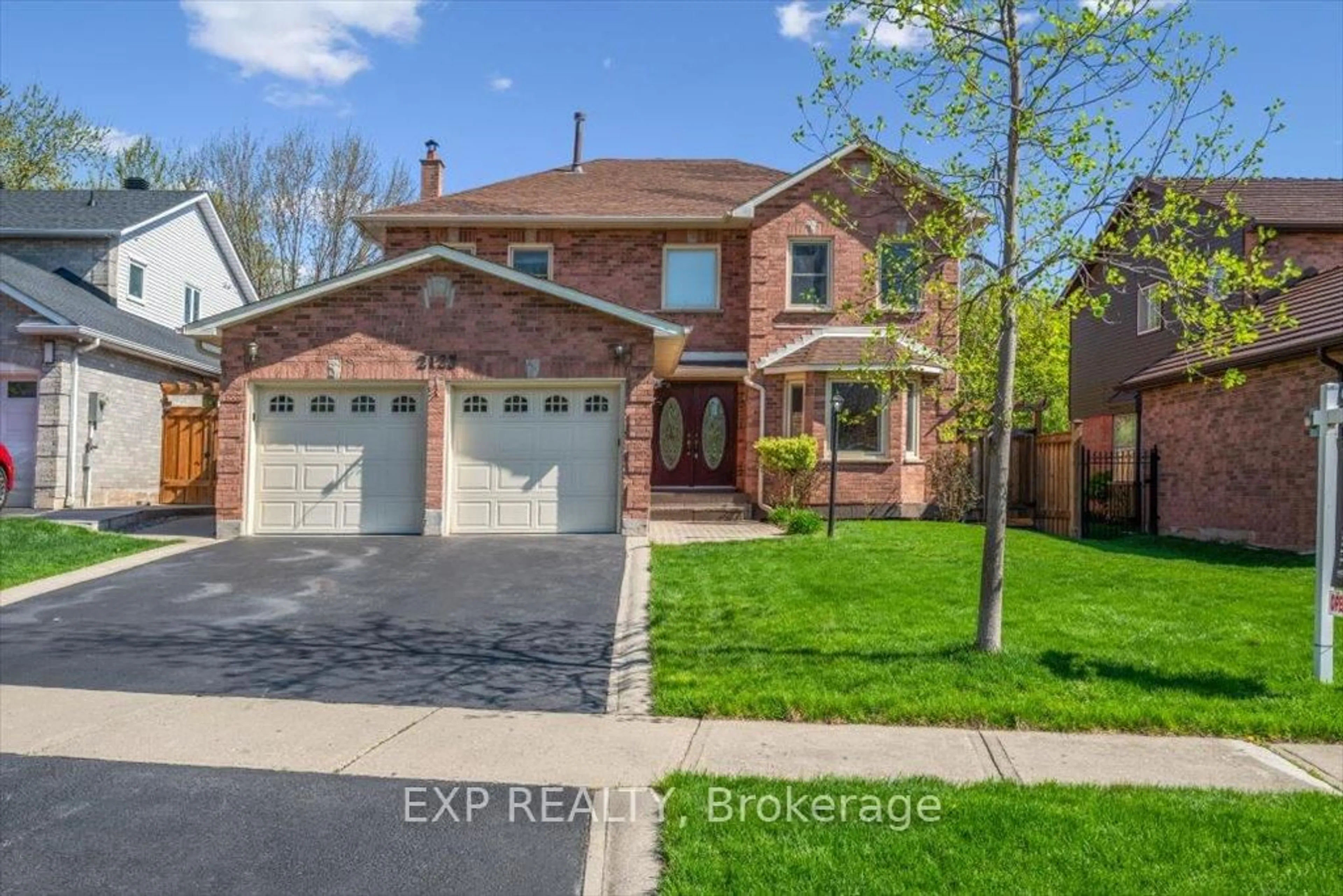 Home with brick exterior material, street for 2123 Mayflower Blvd, Oakville Ontario L6H 4E6