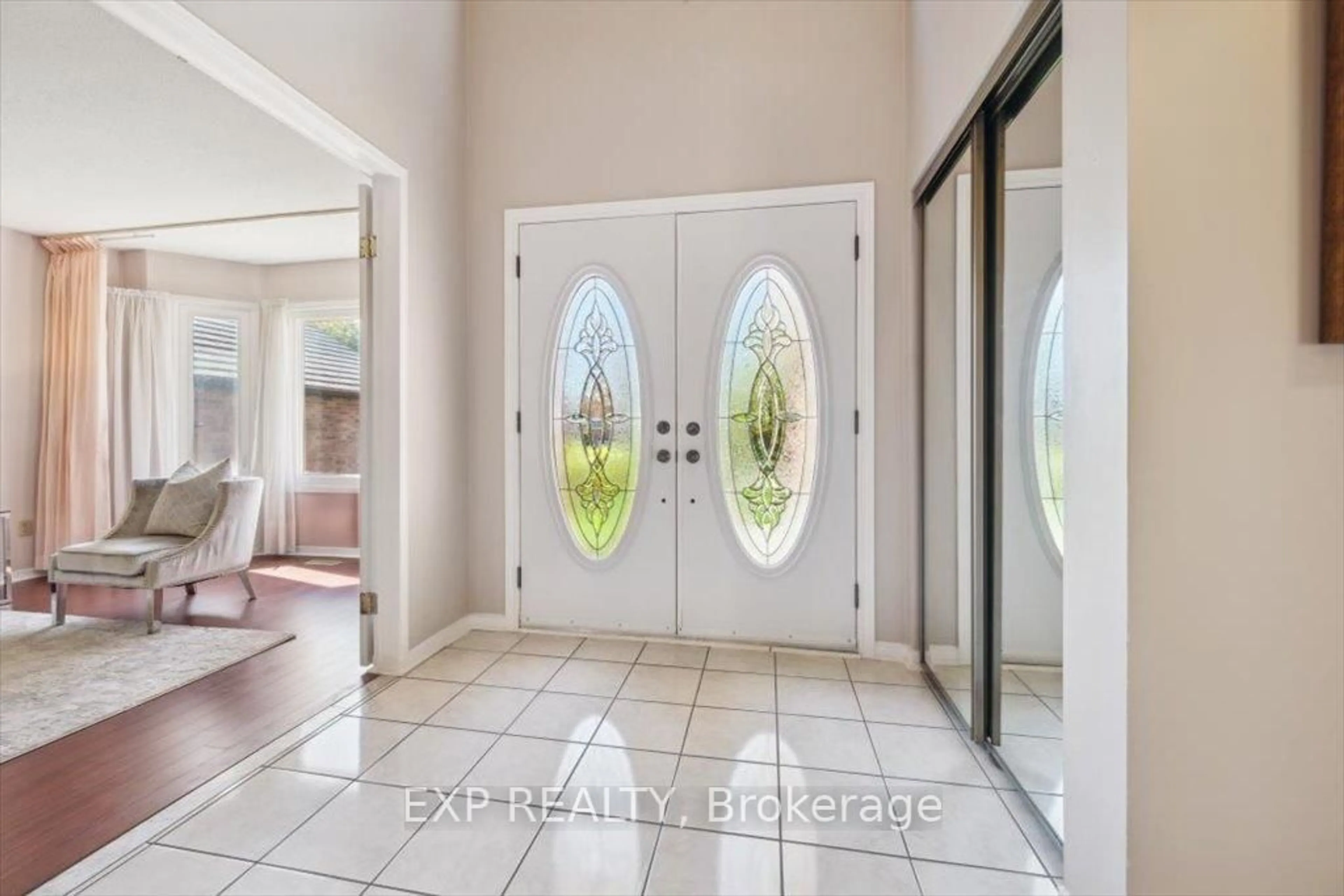 Indoor entryway for 2123 Mayflower Blvd, Oakville Ontario L6H 4E6