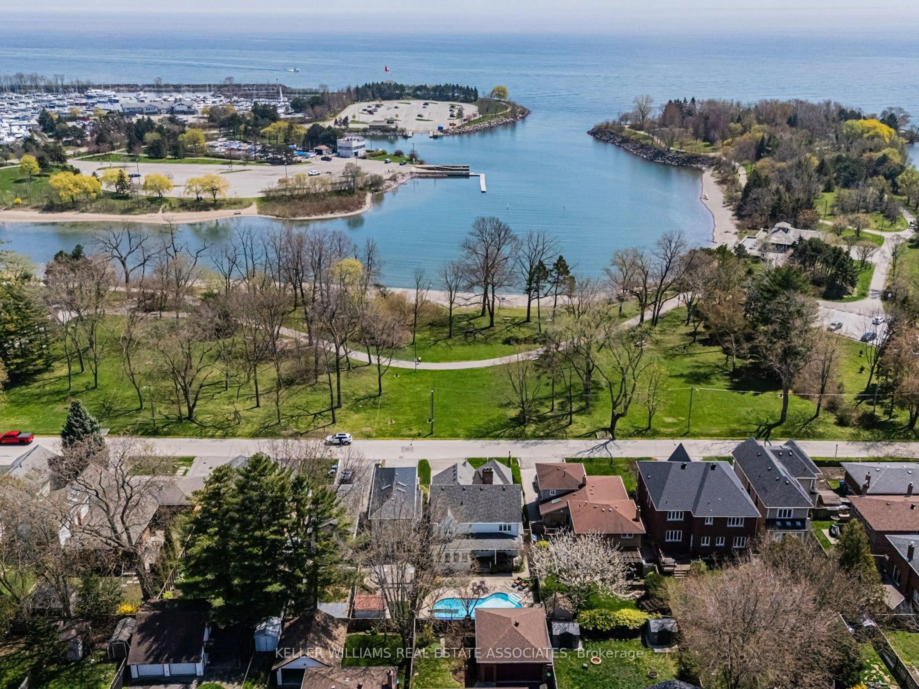 A pic from outside/outdoor area/front of a property/back of a property/a pic from drone, water/lake/river/ocean view for 599 Lakeside Ave, Mississauga Ontario L5G 1N7