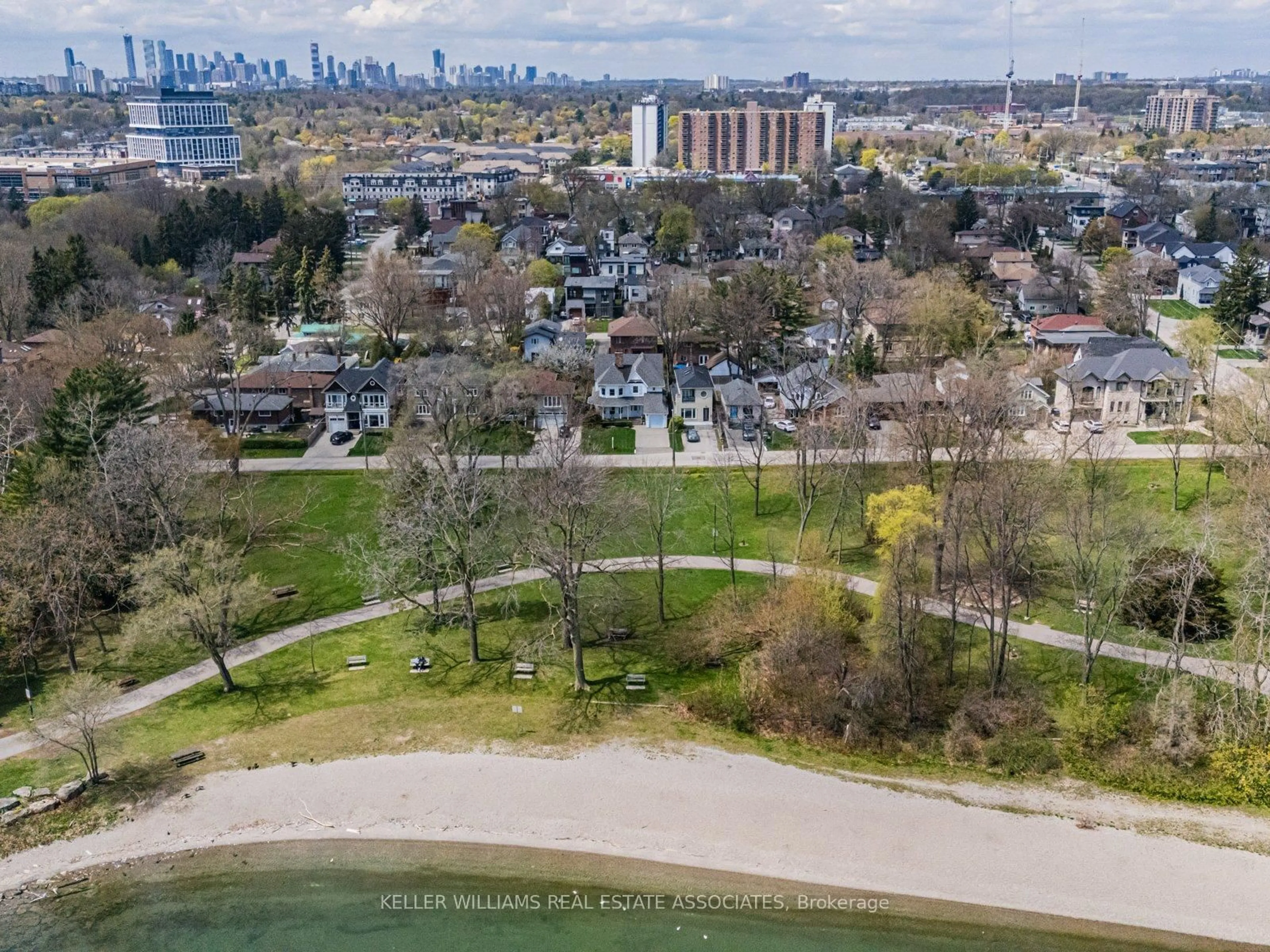 A pic from outside/outdoor area/front of a property/back of a property/a pic from drone, water/lake/river/ocean view for 599 Lakeside Ave, Mississauga Ontario L5G 1N7