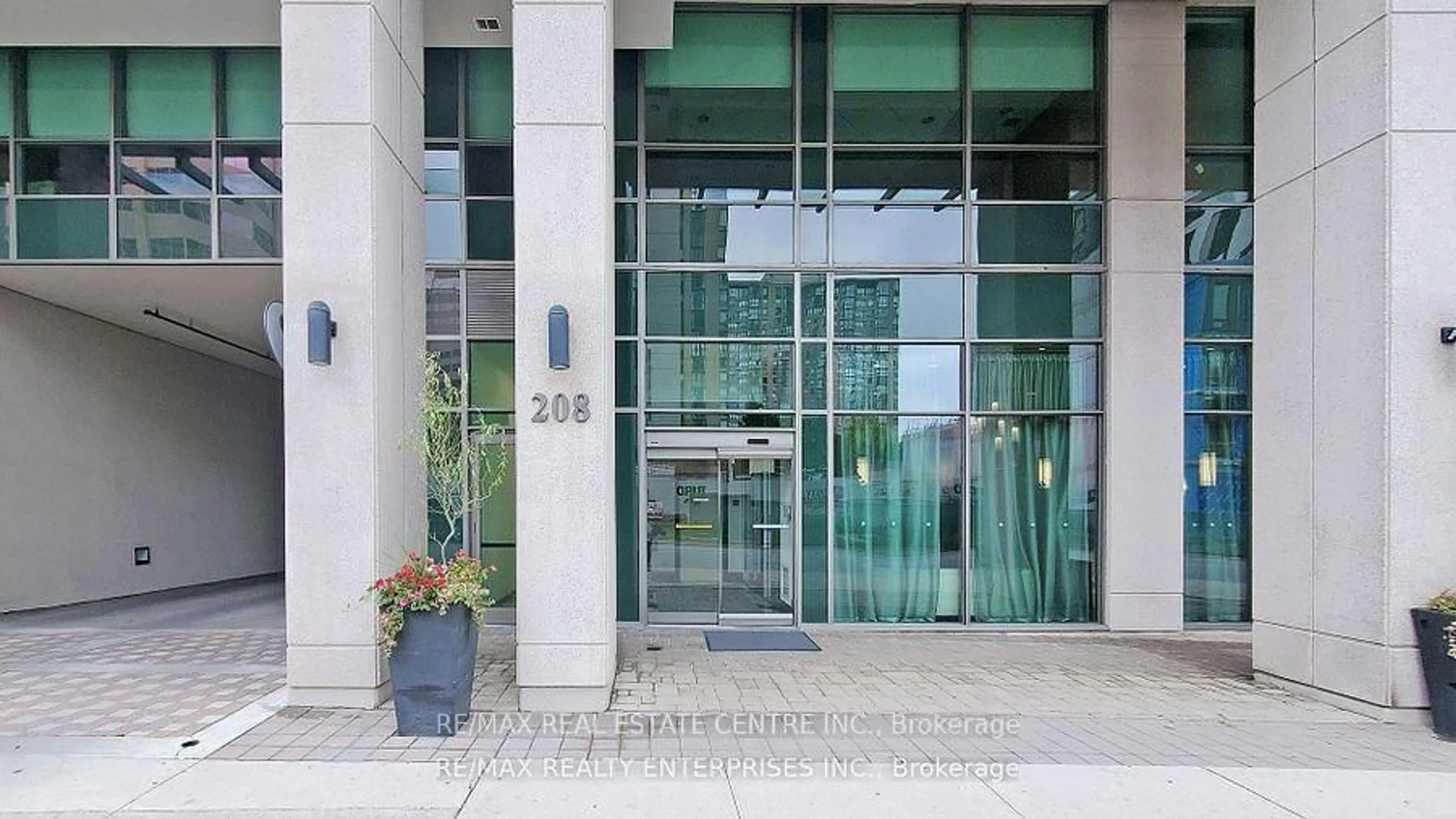 Indoor foyer for 208 Enfield Pl #2701, Mississauga Ontario L5B 0G8